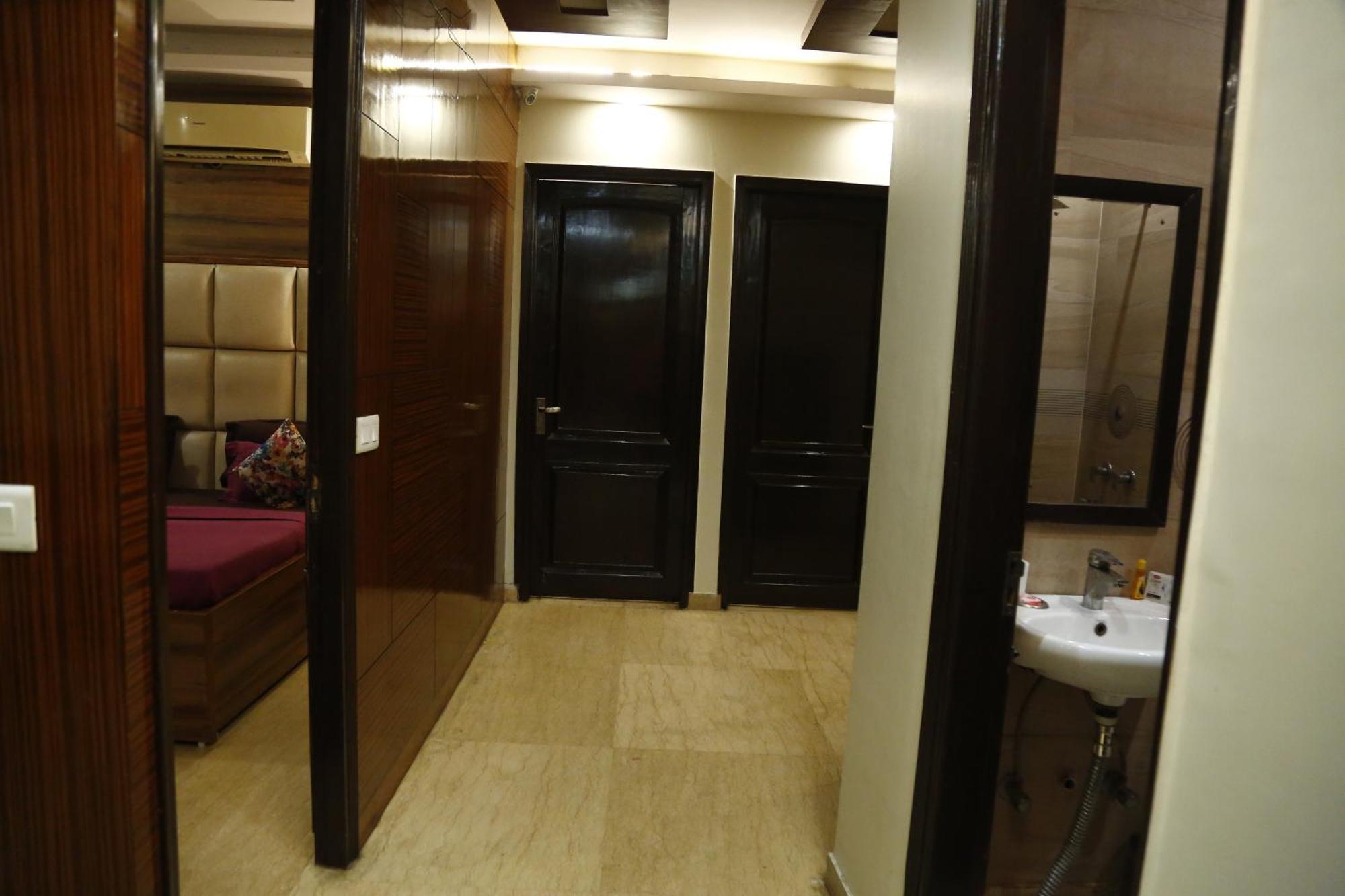 Apartment In Airb&b - Divine Service New Delhi