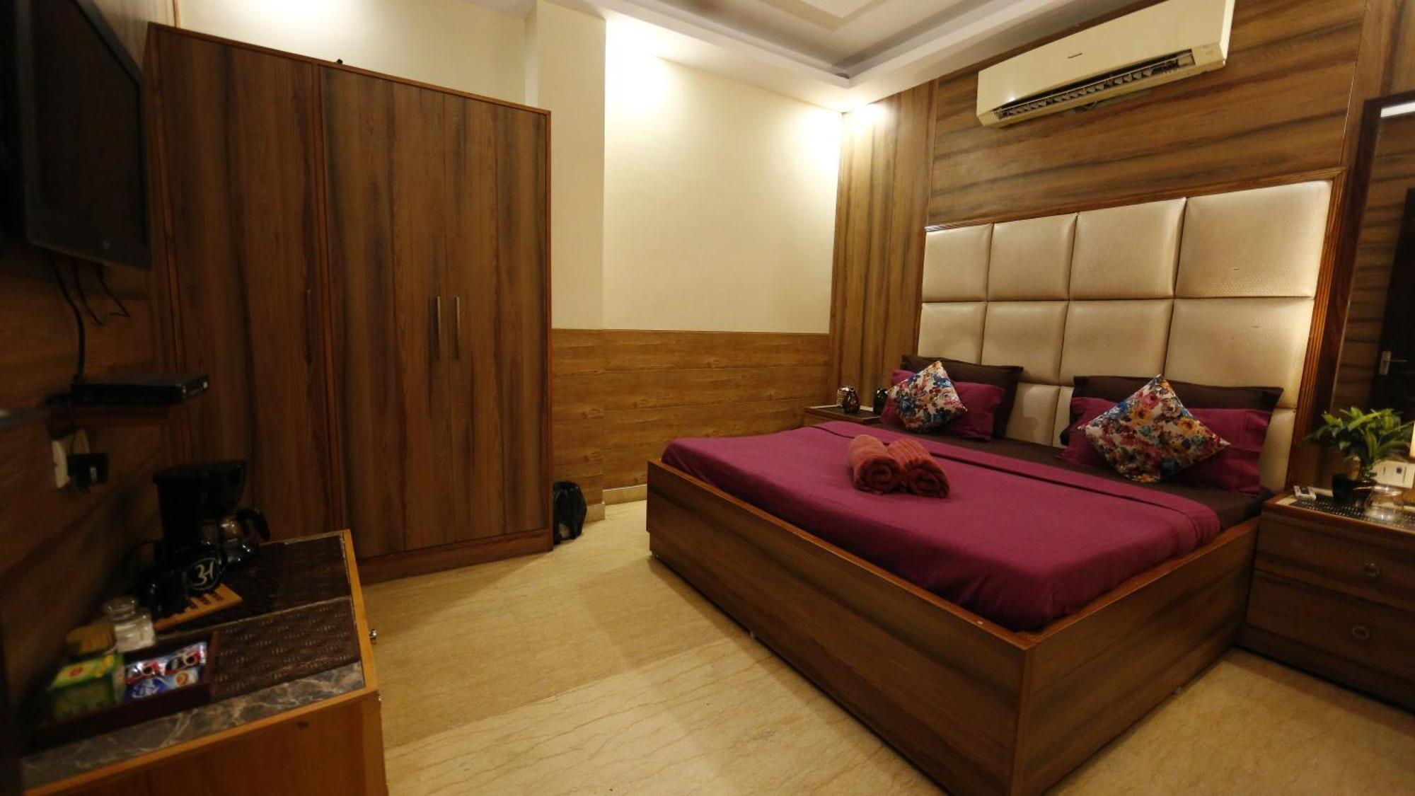 Apartment In Airb&b - Divine Service
