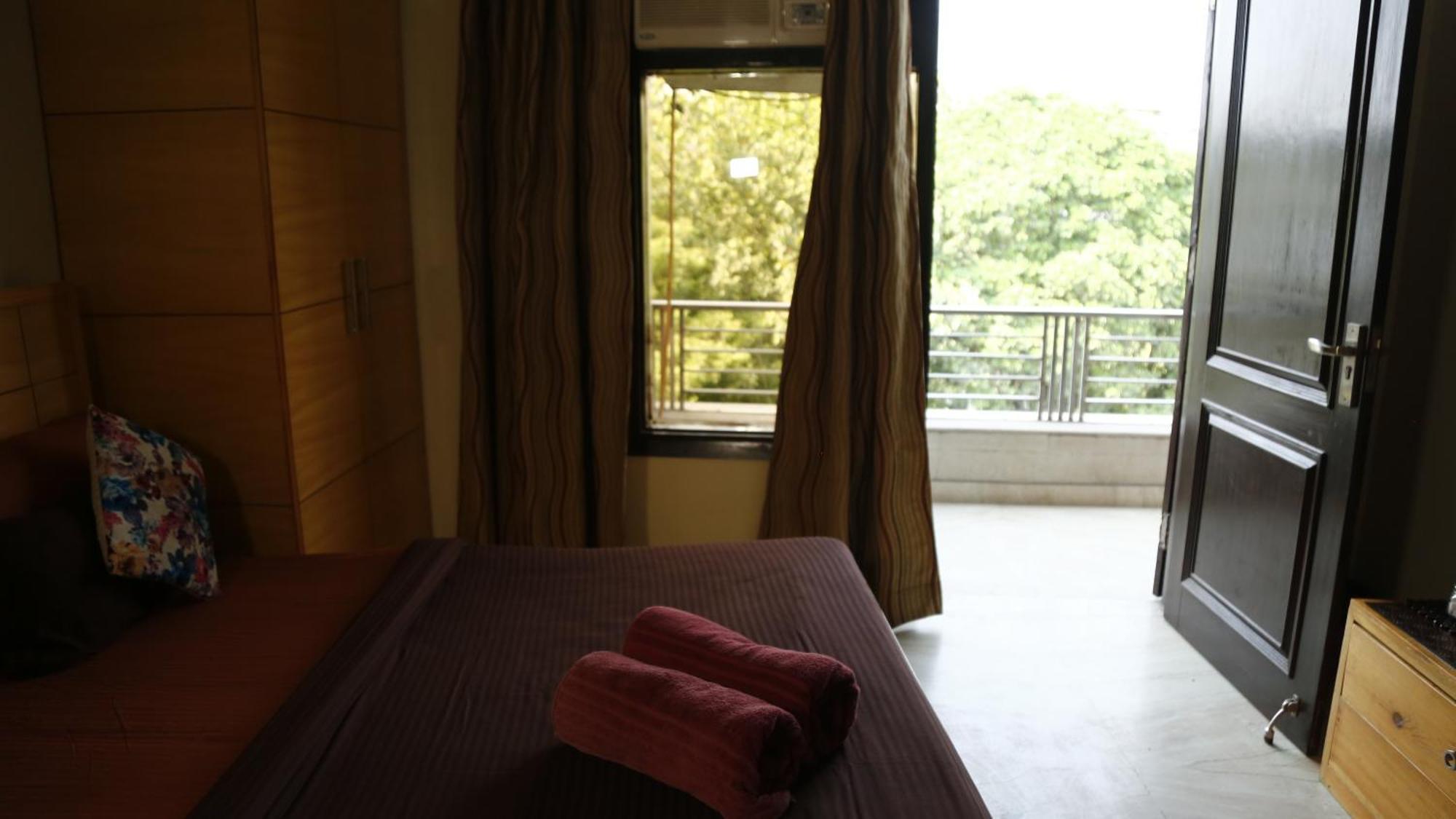 Apartment In Airb&b - Divine Service