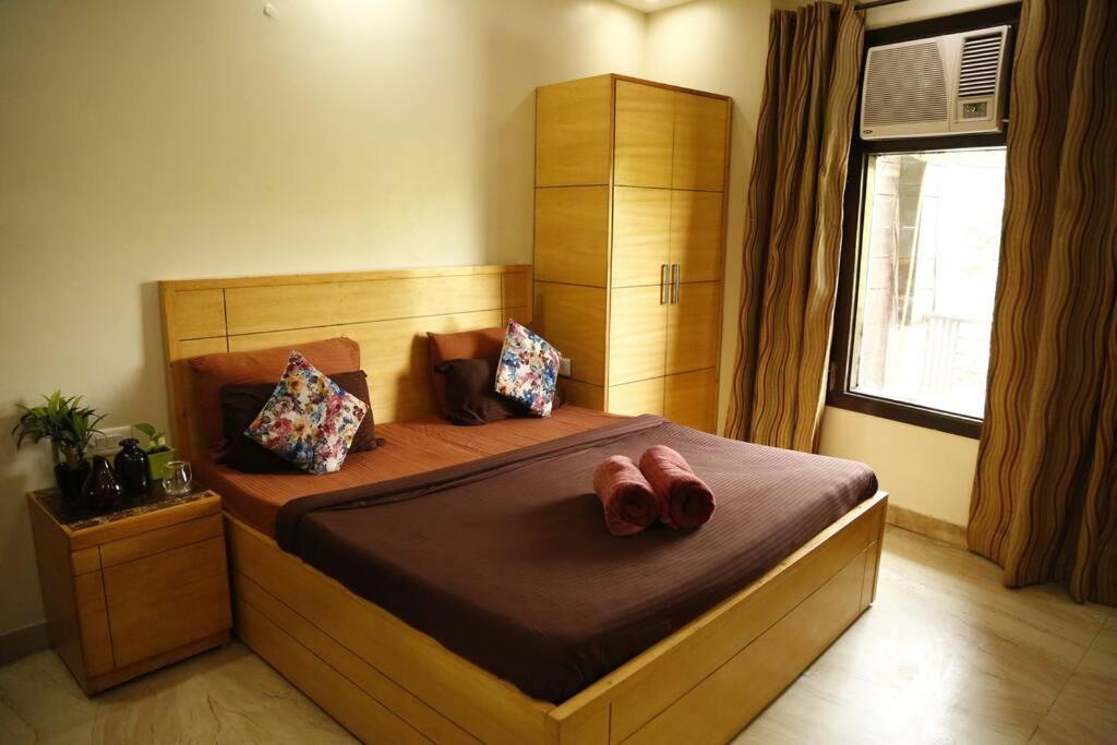 In Airb&b - Divine Service * New Delhi