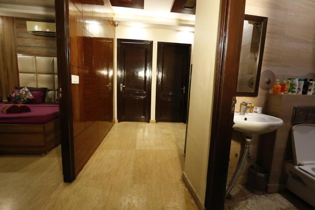 Apartment In Airb&b - Divine Service
