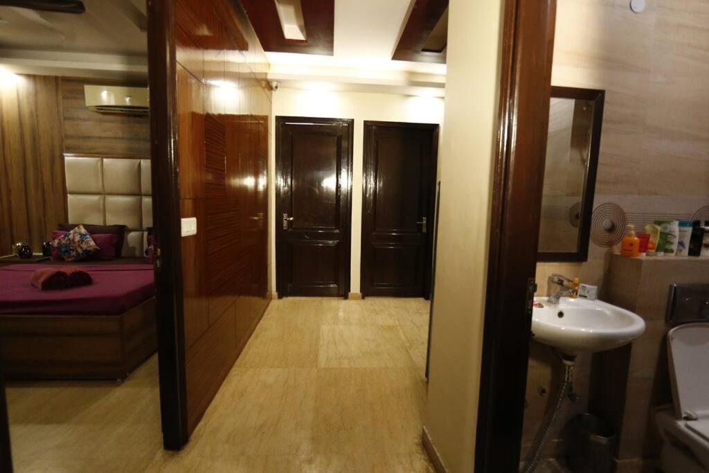 In Airb&b - Divine Service Apartment New Delhi