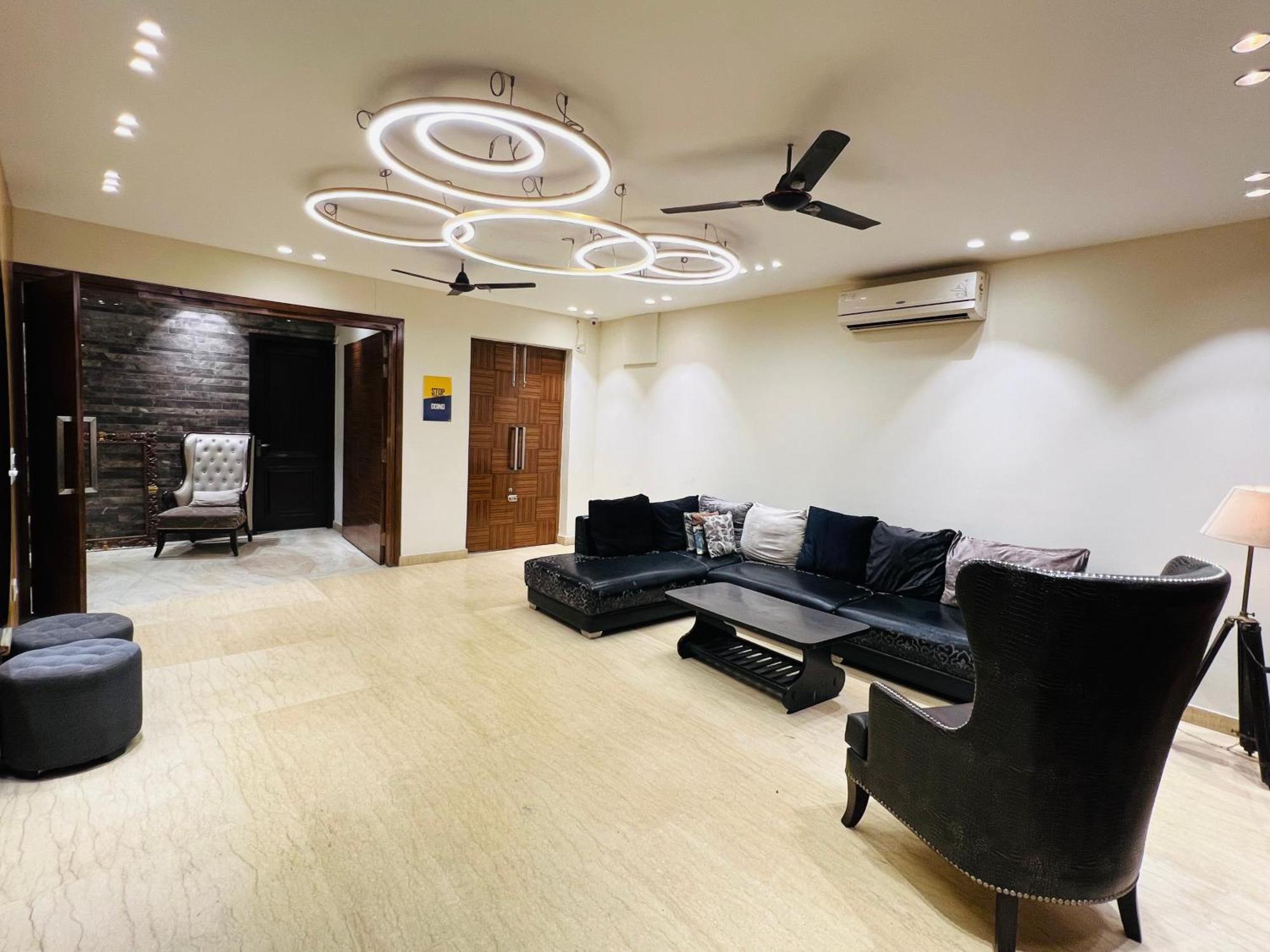 Apartment In Airb&b - Divine Service *