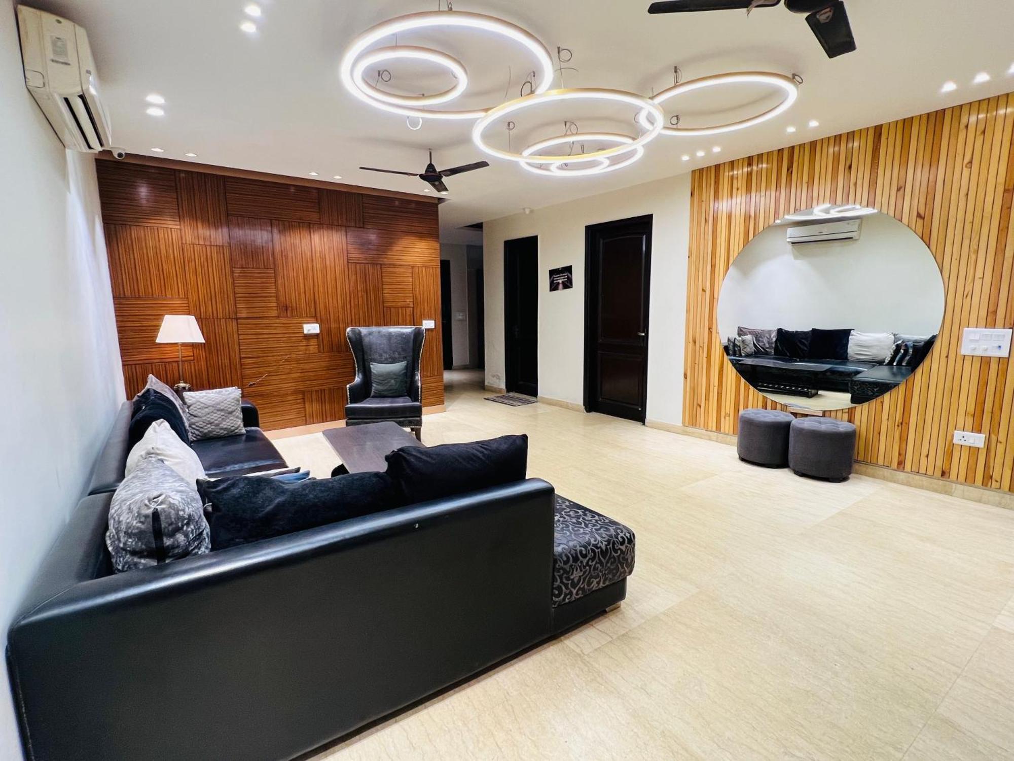 In Airb&b - Divine Service Apartment *