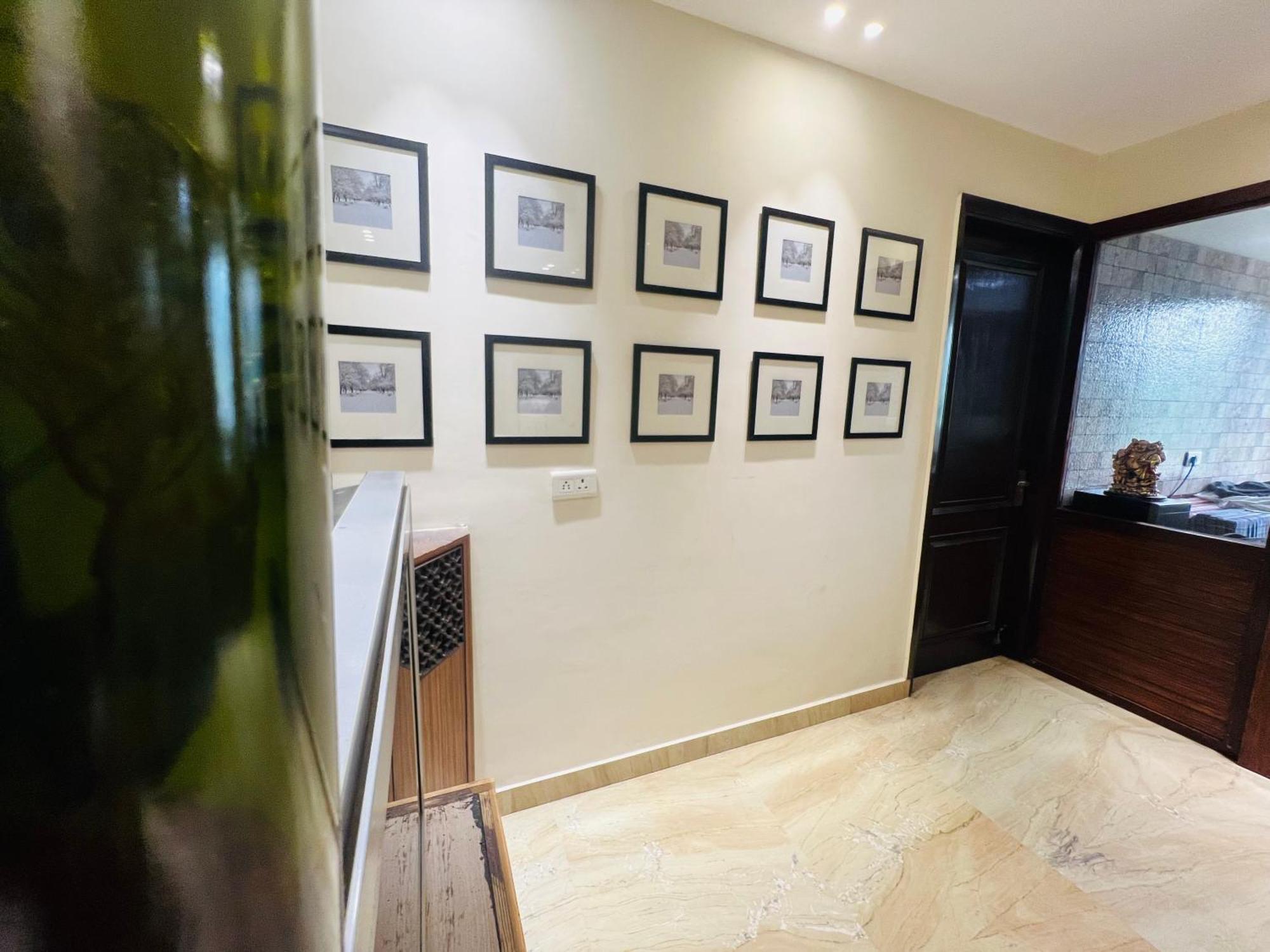 Apartment In Airb&b - Divine Service New Delhi