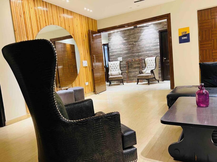 Apartment In Airb&b - Divine Service