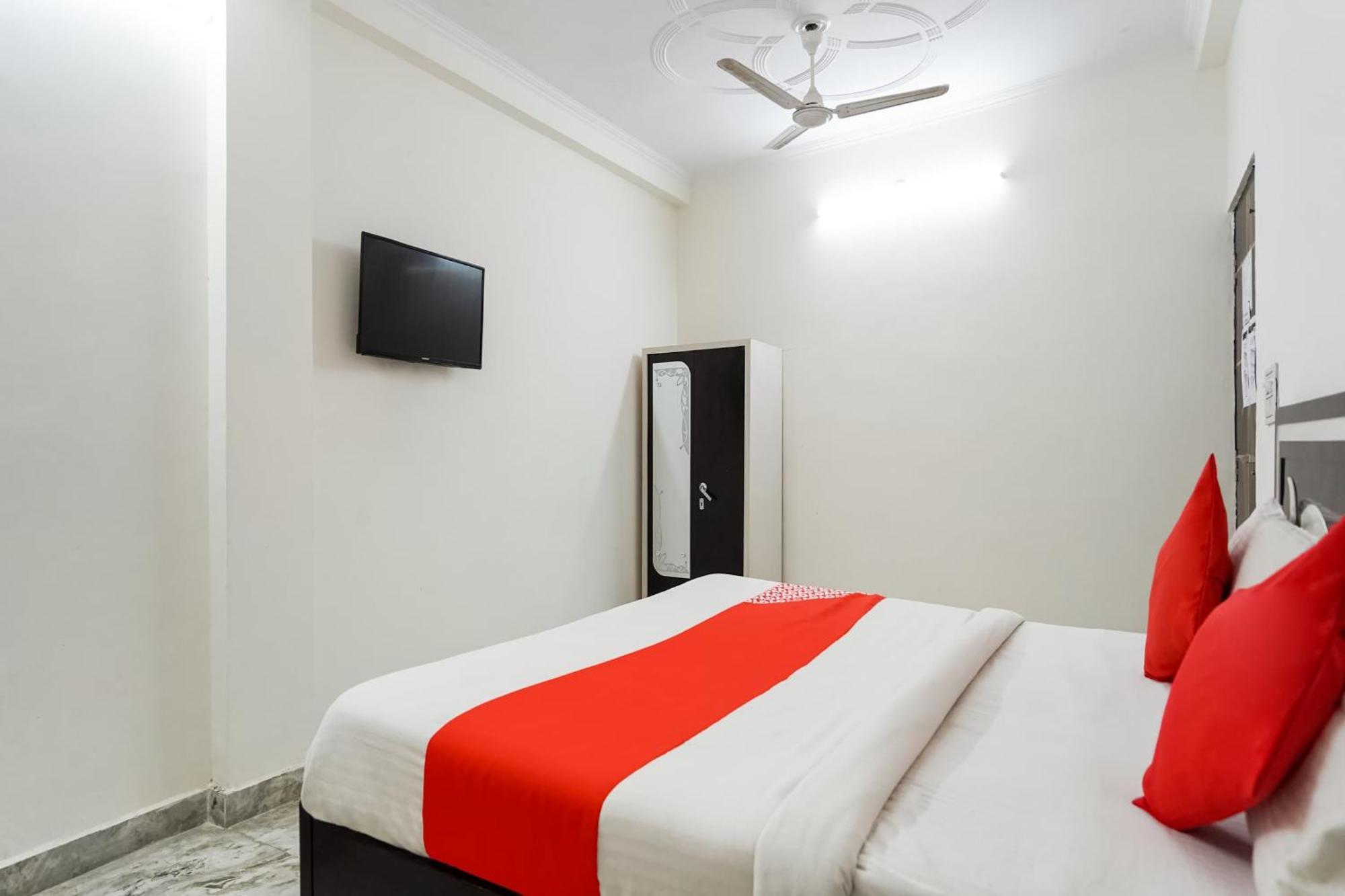 Hotel Oyo Flagship 69520 Amazing Near M2k Cinemas Rohini 3*