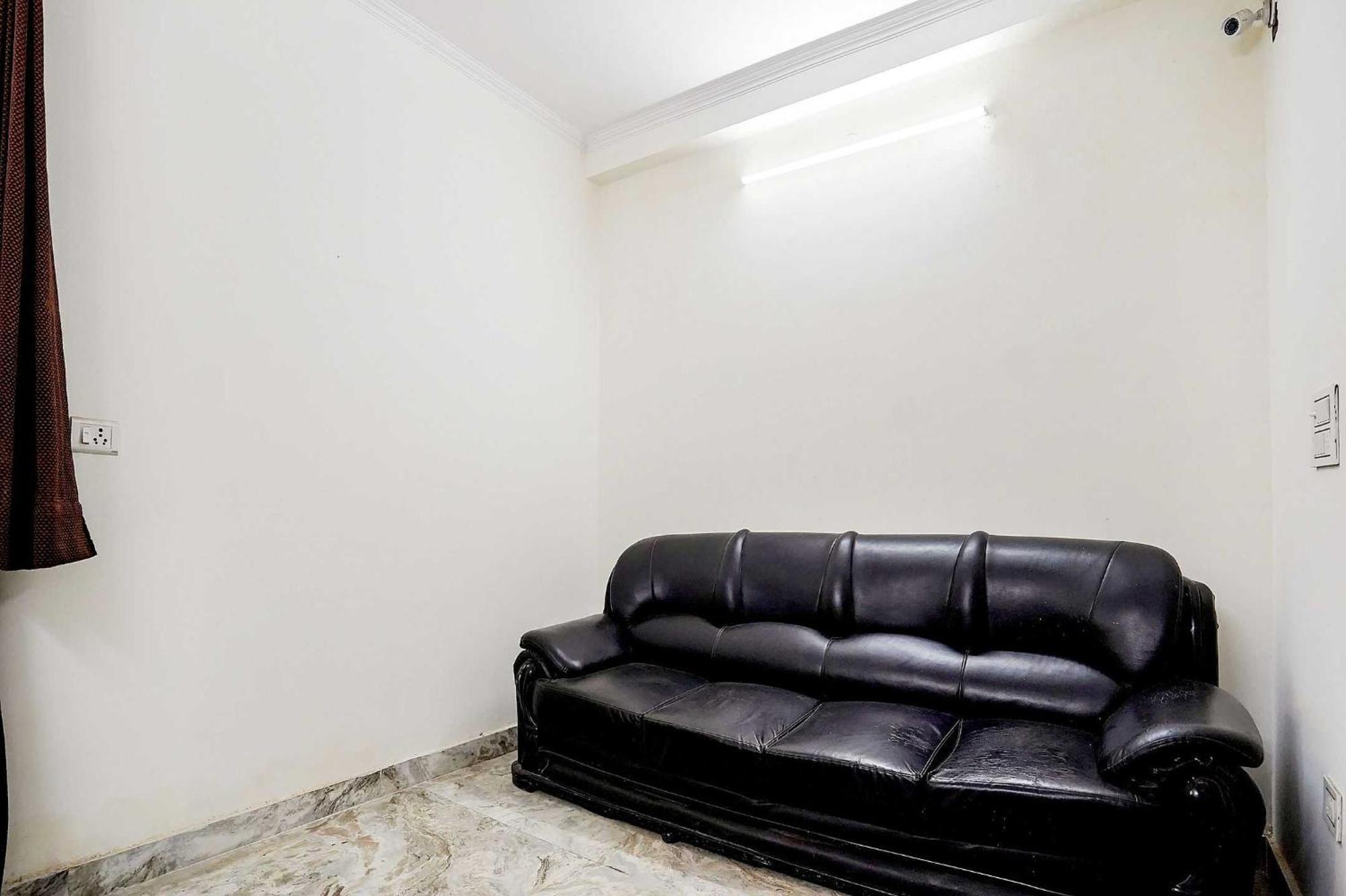 Oyo Flagship 69520 Amazing Near M2k Cinemas Rohini Hotel 3*