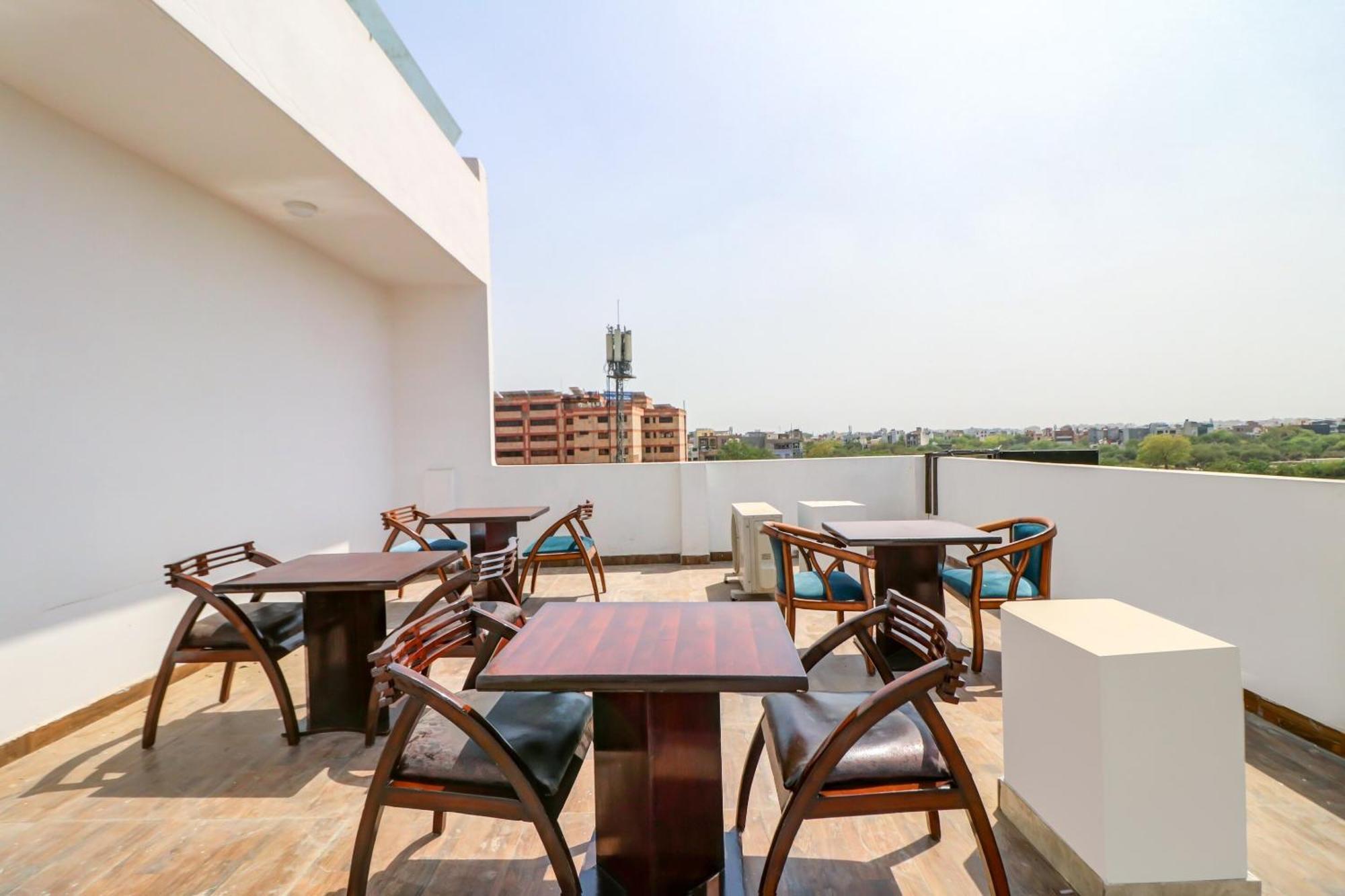 Oyo Flagship 80318 Sai Plaza Near Indira Gandhi International Airport 3* Nova Deli