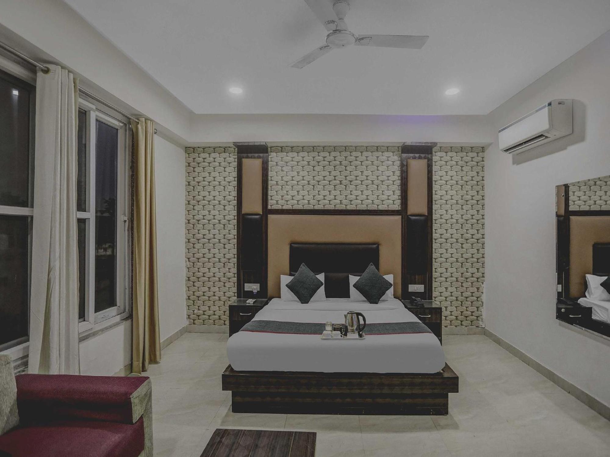 Townhouse 22956 Grand Residency Hotel 3*