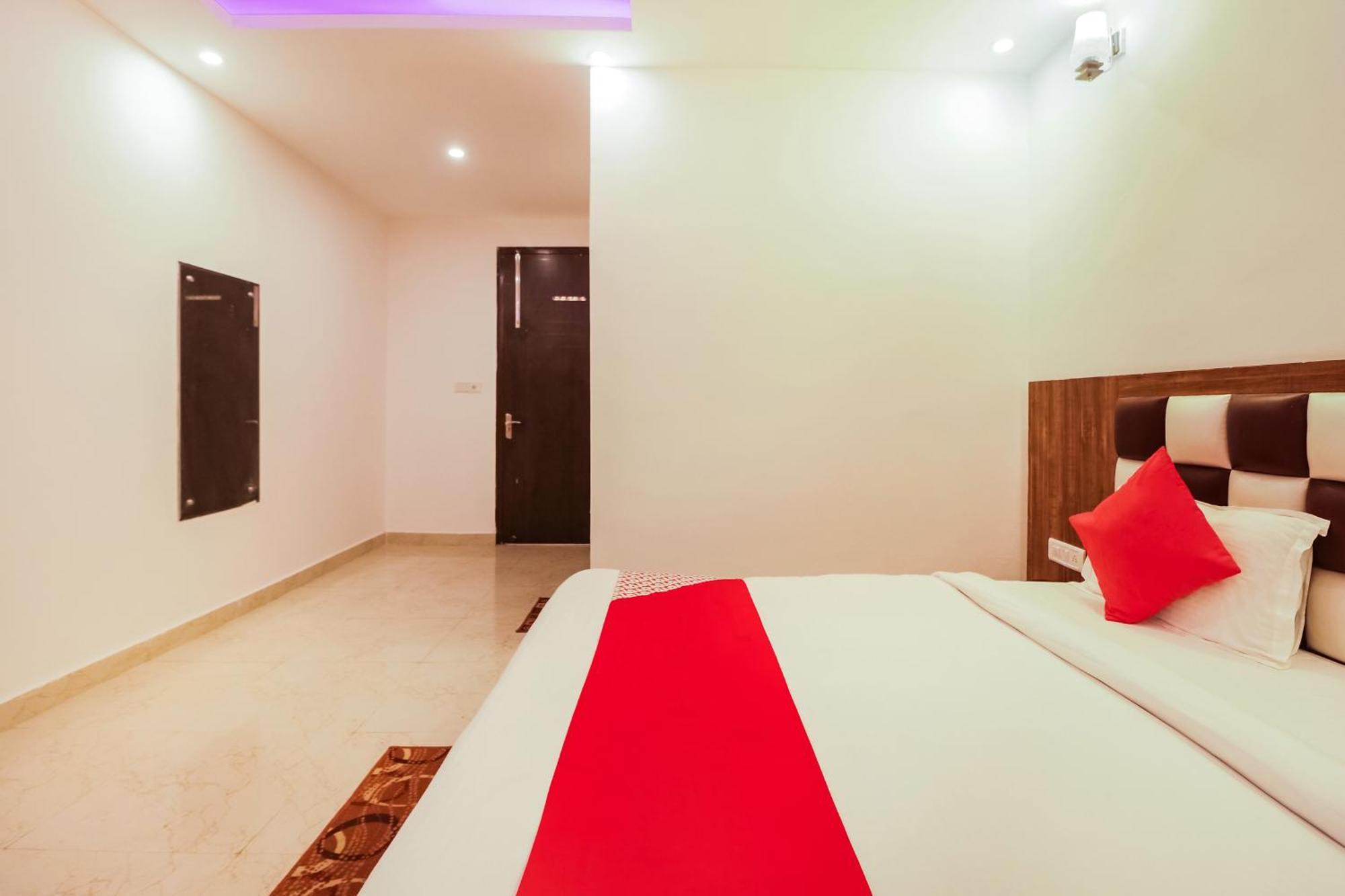 Hotel O Diamond Star New Delhi
