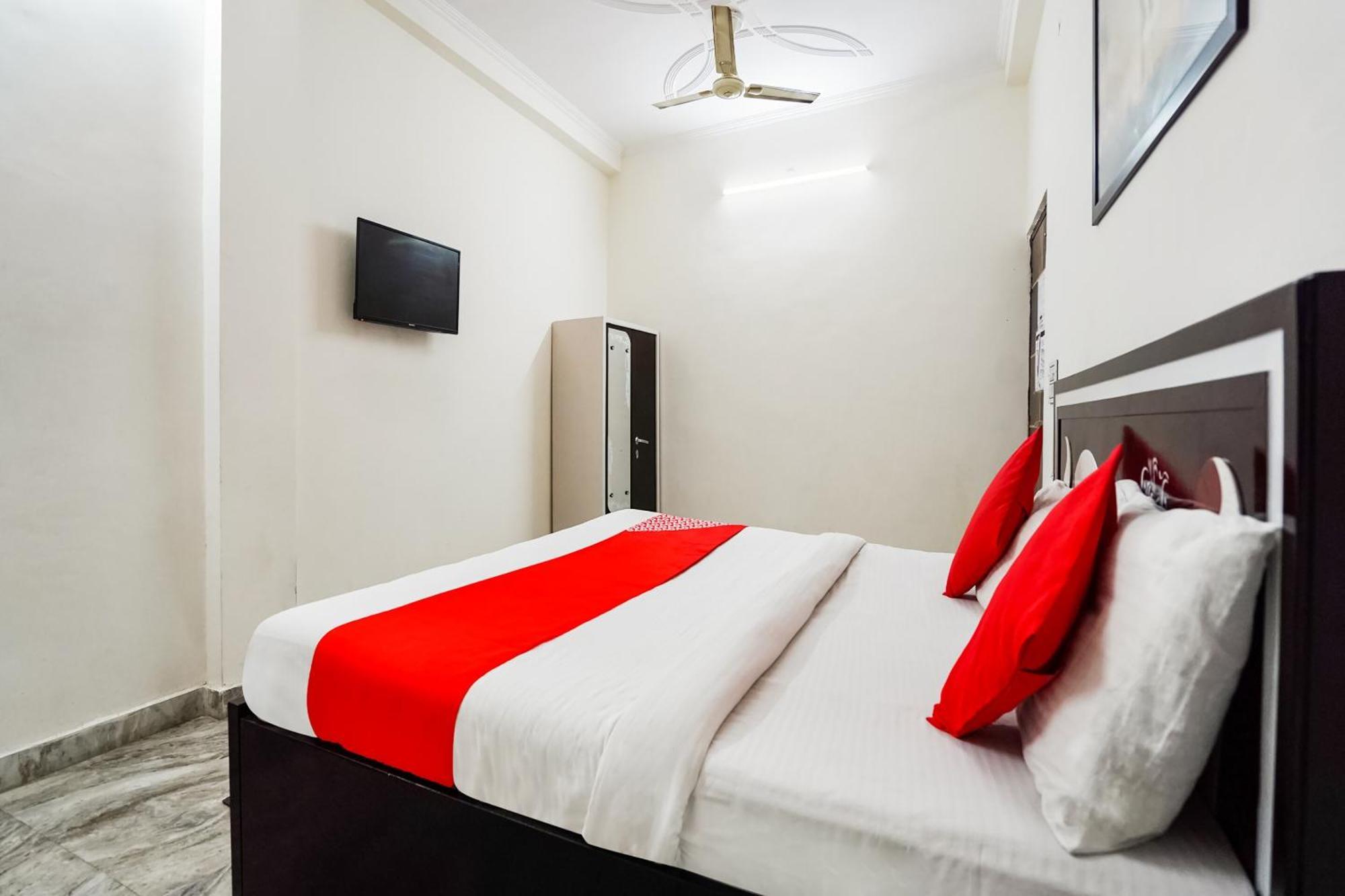 Hotel Oyo Flagship 69520 Amazing Near M2k Cinemas Rohini