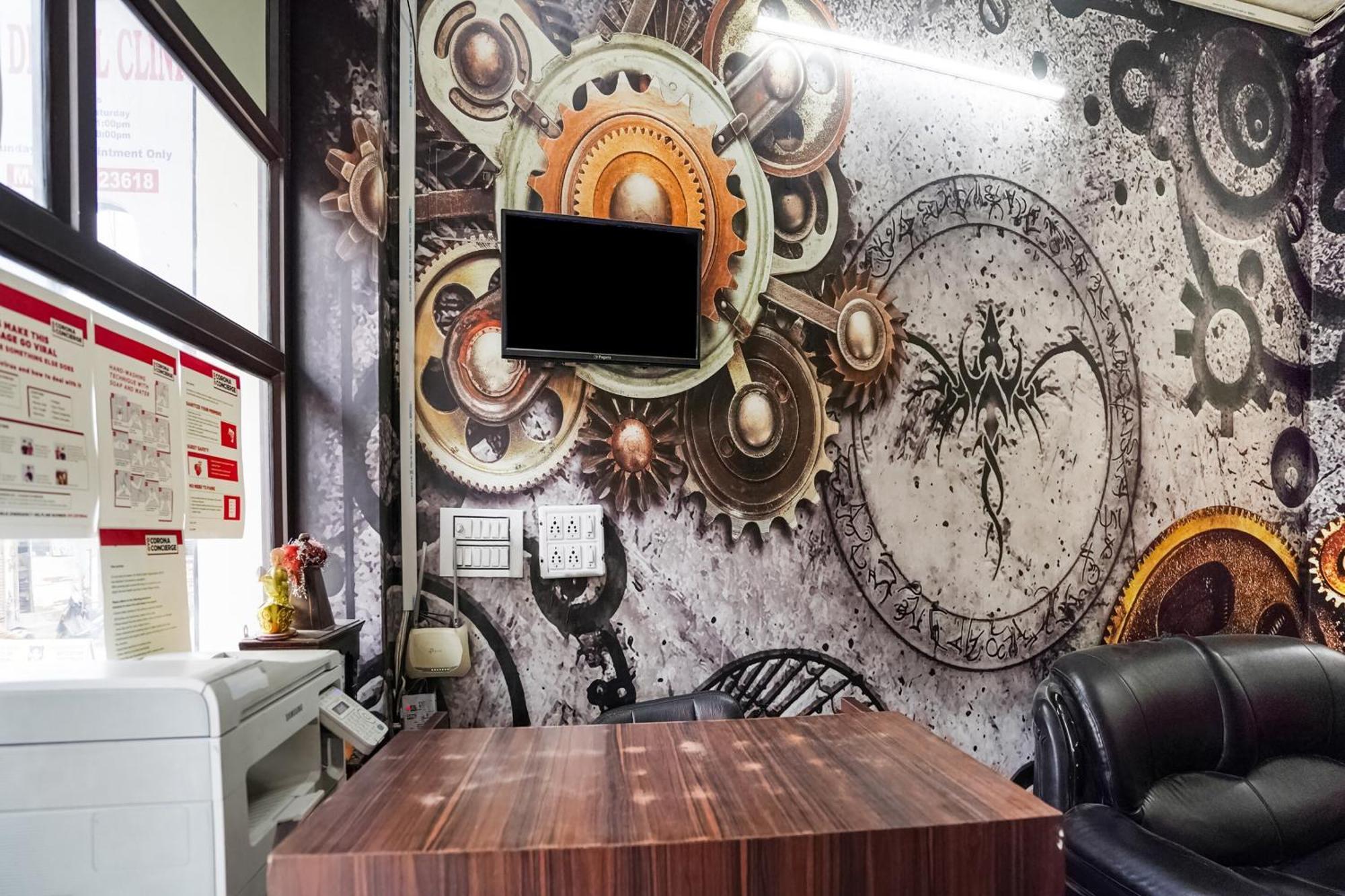 Oyo Flagship 69520 Amazing Near M2k Cinemas Rohini Hotel