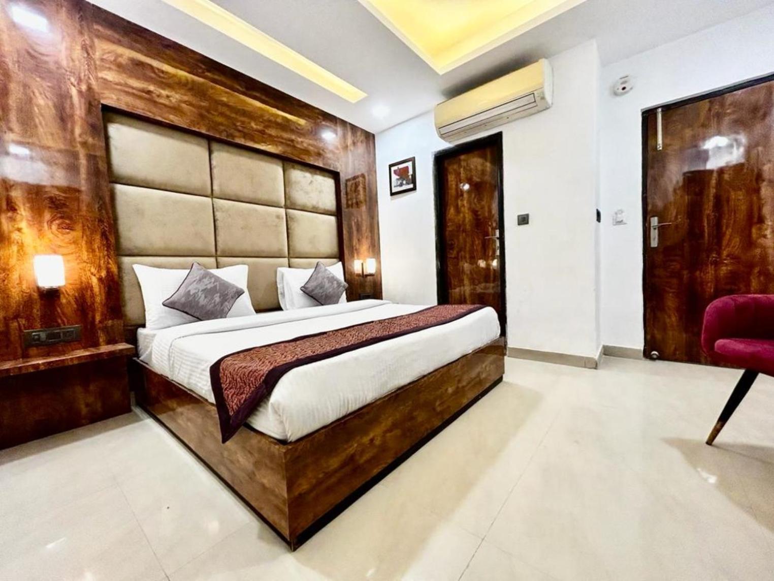 Hotel Cosmo - Karol Bagh