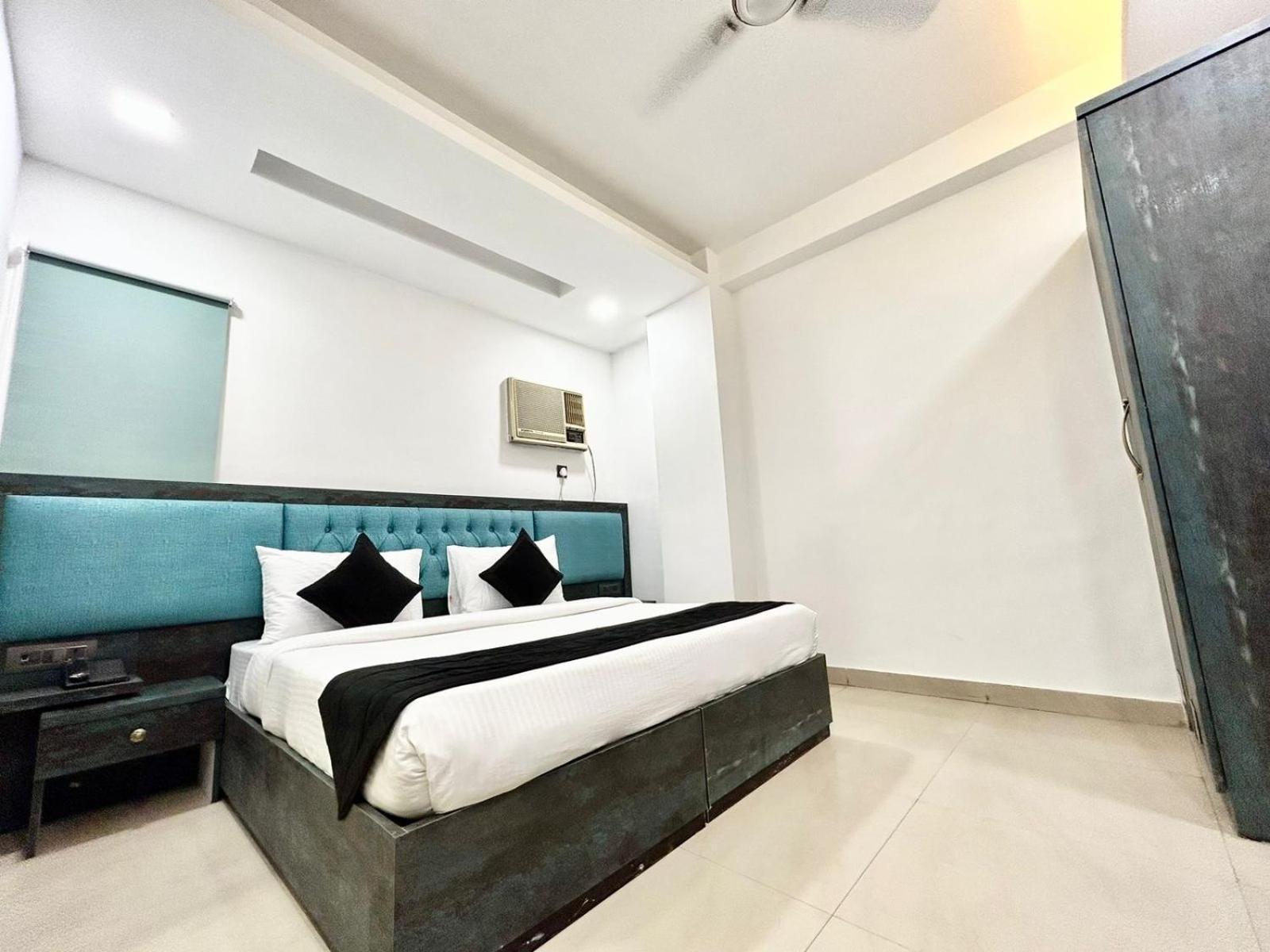 Hotel Cosmo - Karol Bagh