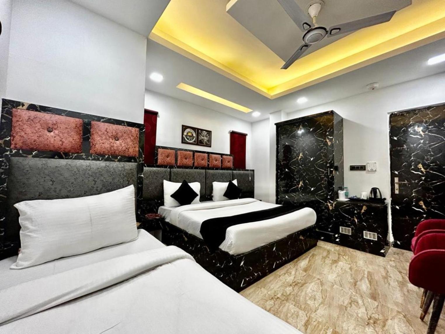 Hotel Cosmo - Karol Bagh