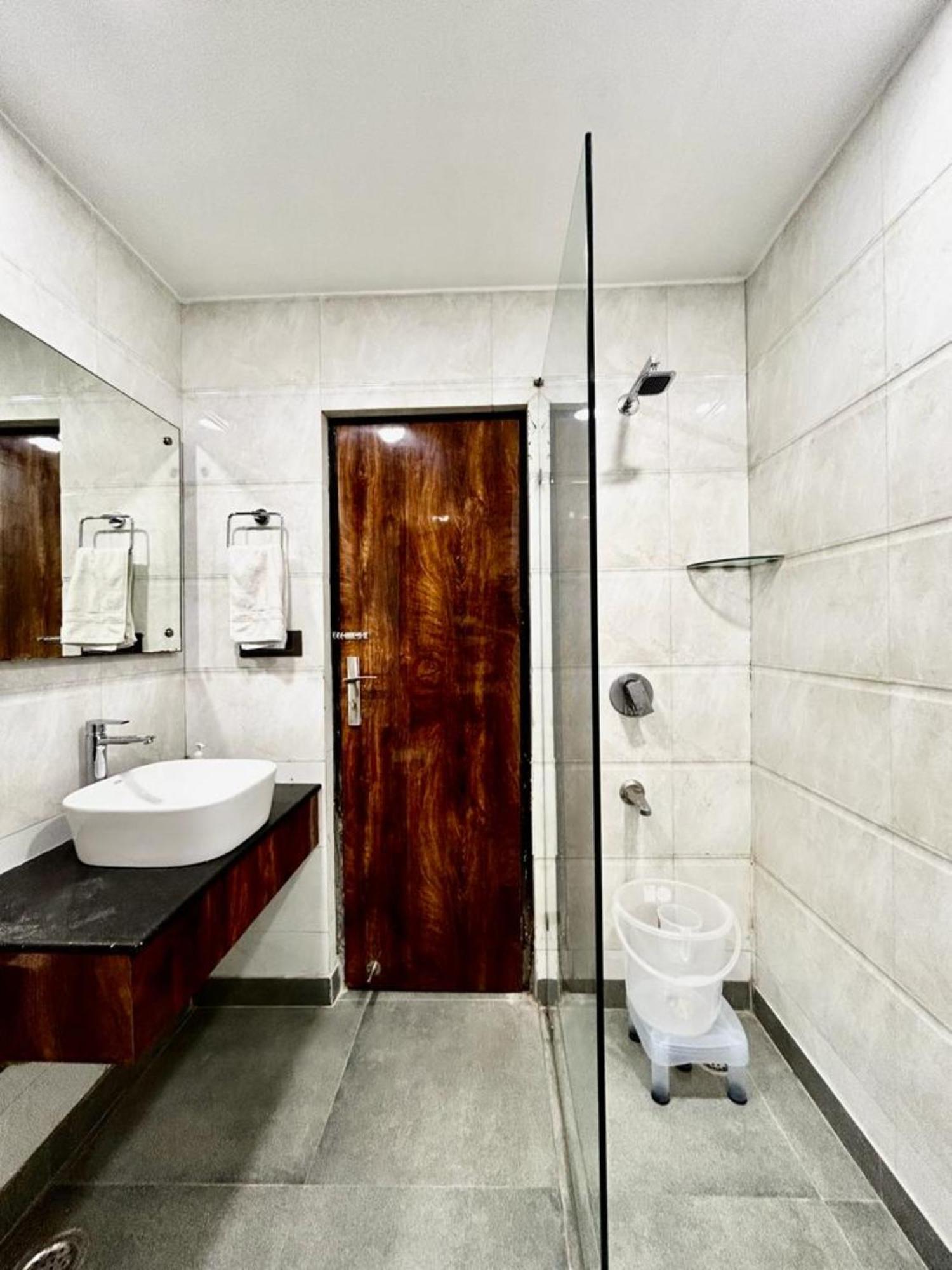 Hotel Cosmo - Karol Bagh