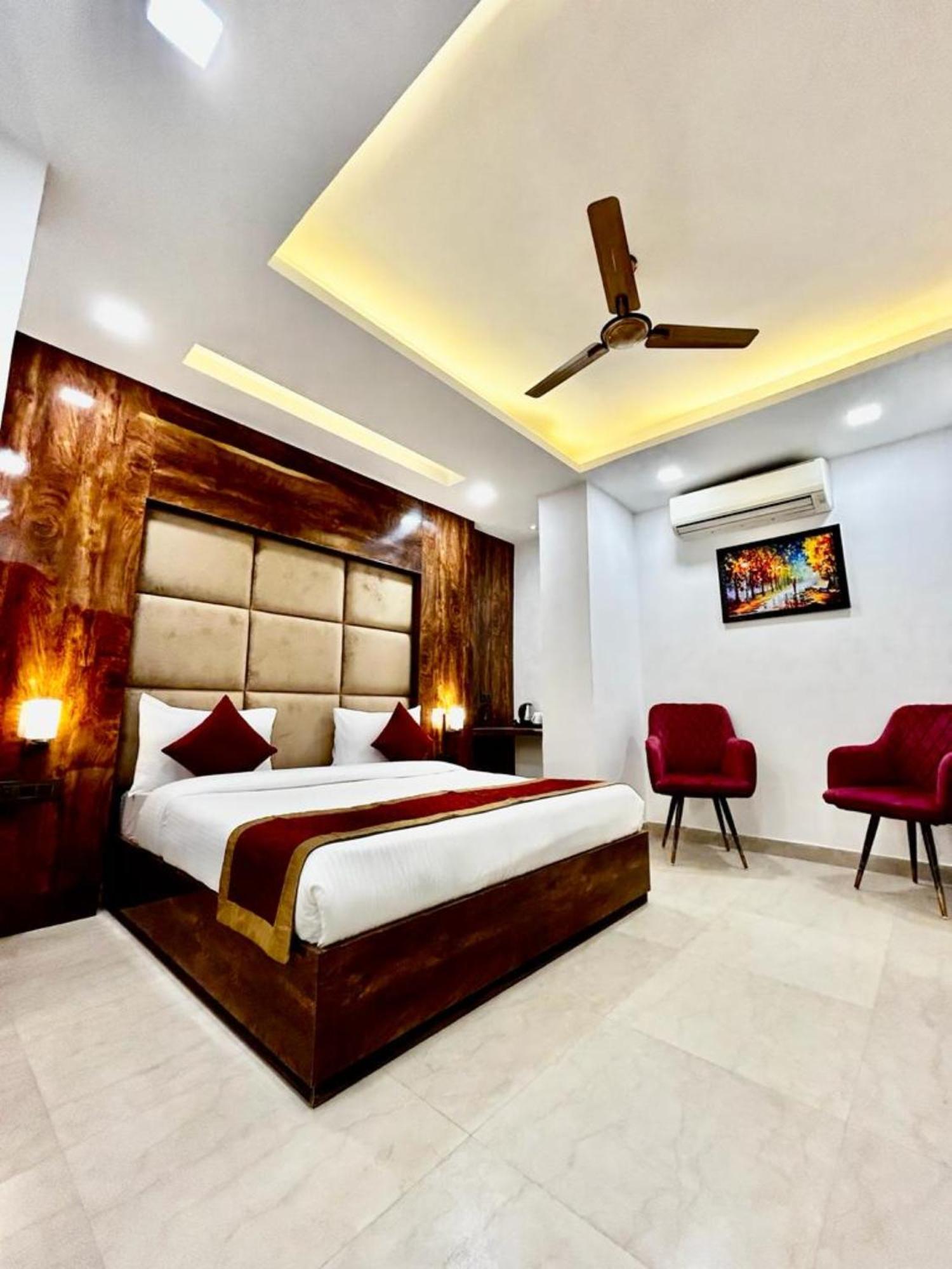 Cosmo - Karol Bagh Hotel