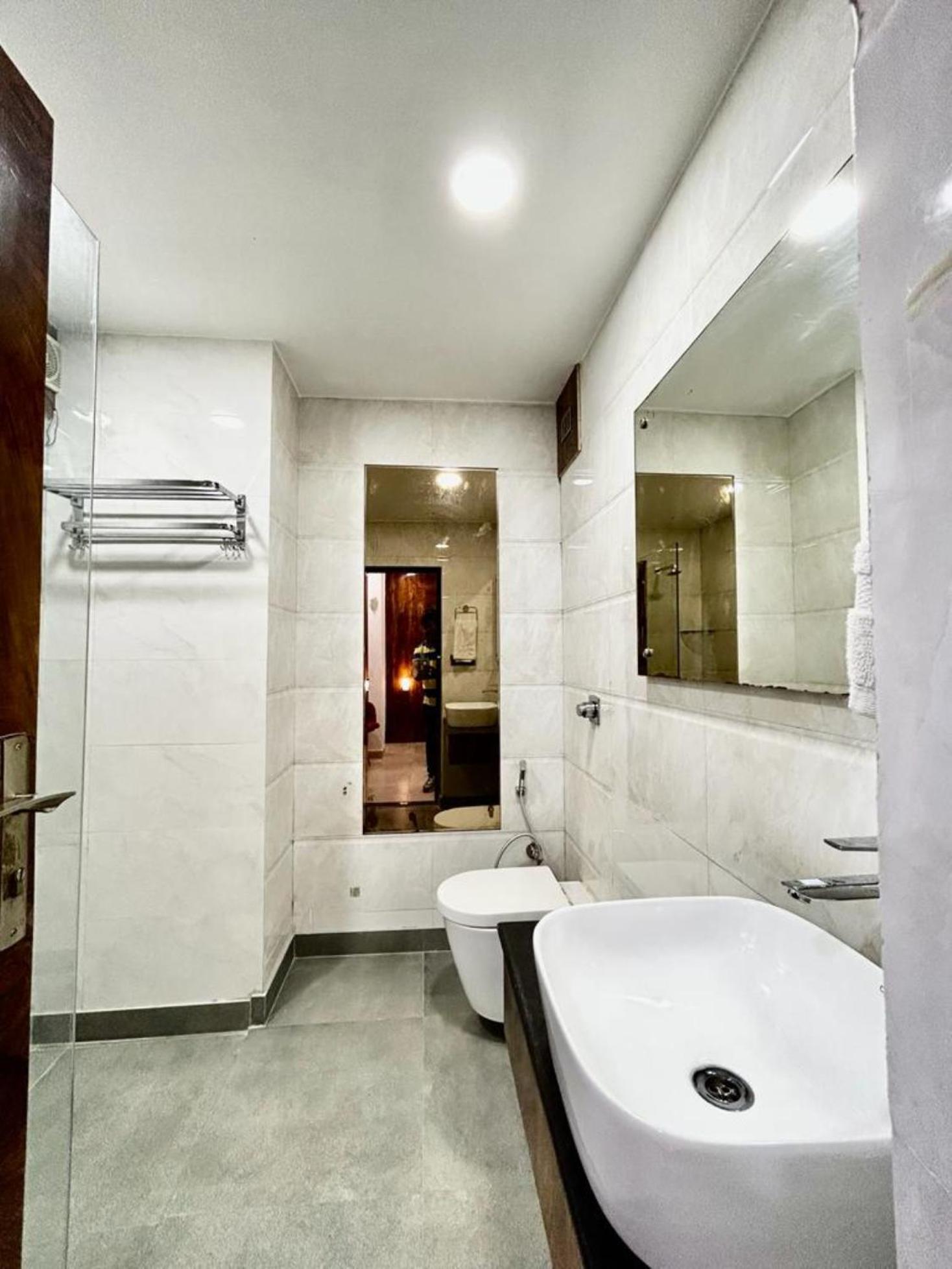 Cosmo - Karol Bagh 3*
