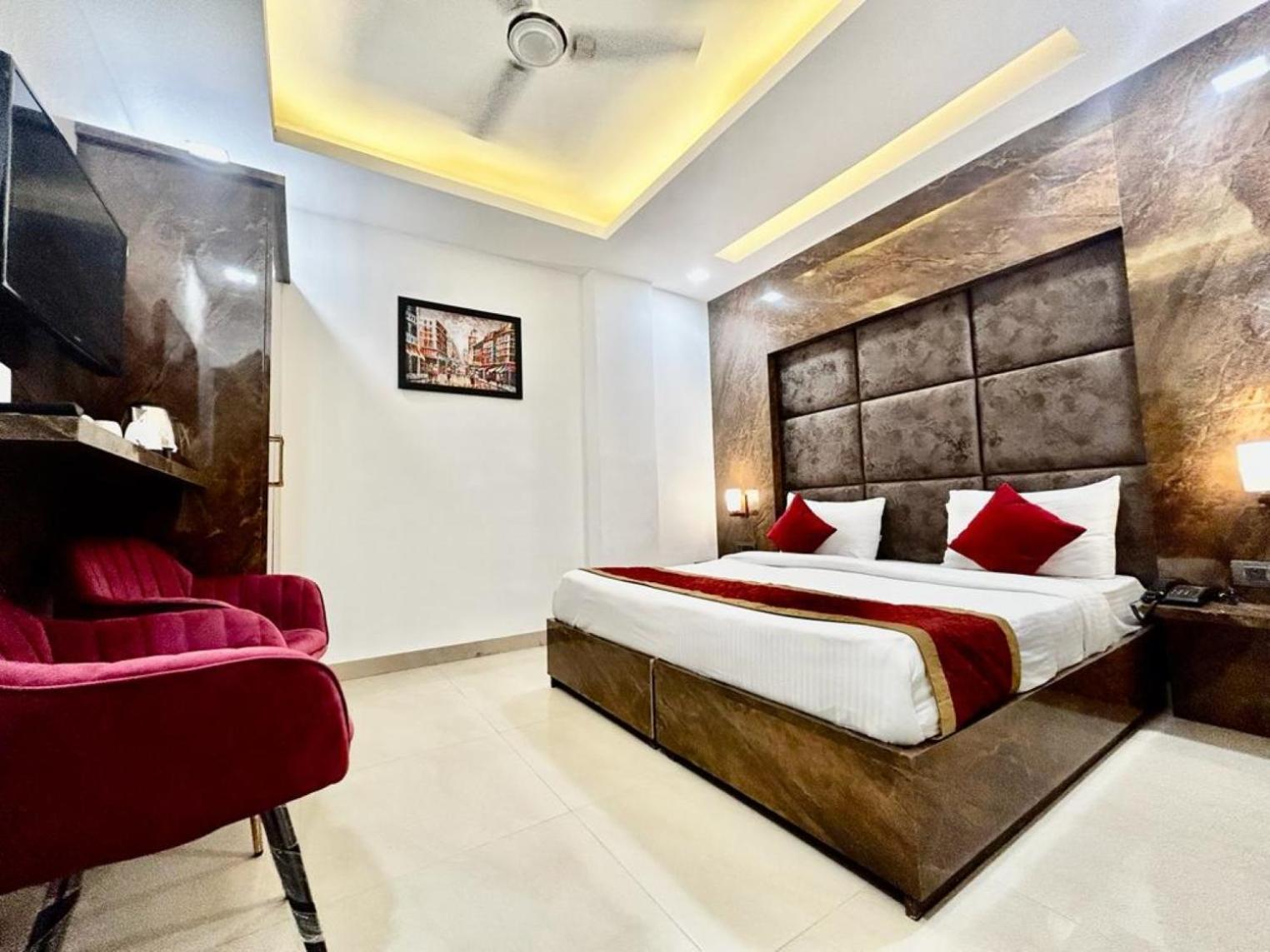 Cosmo - Karol Bagh Hotel 3*