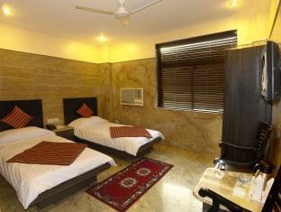 Maank Hotel