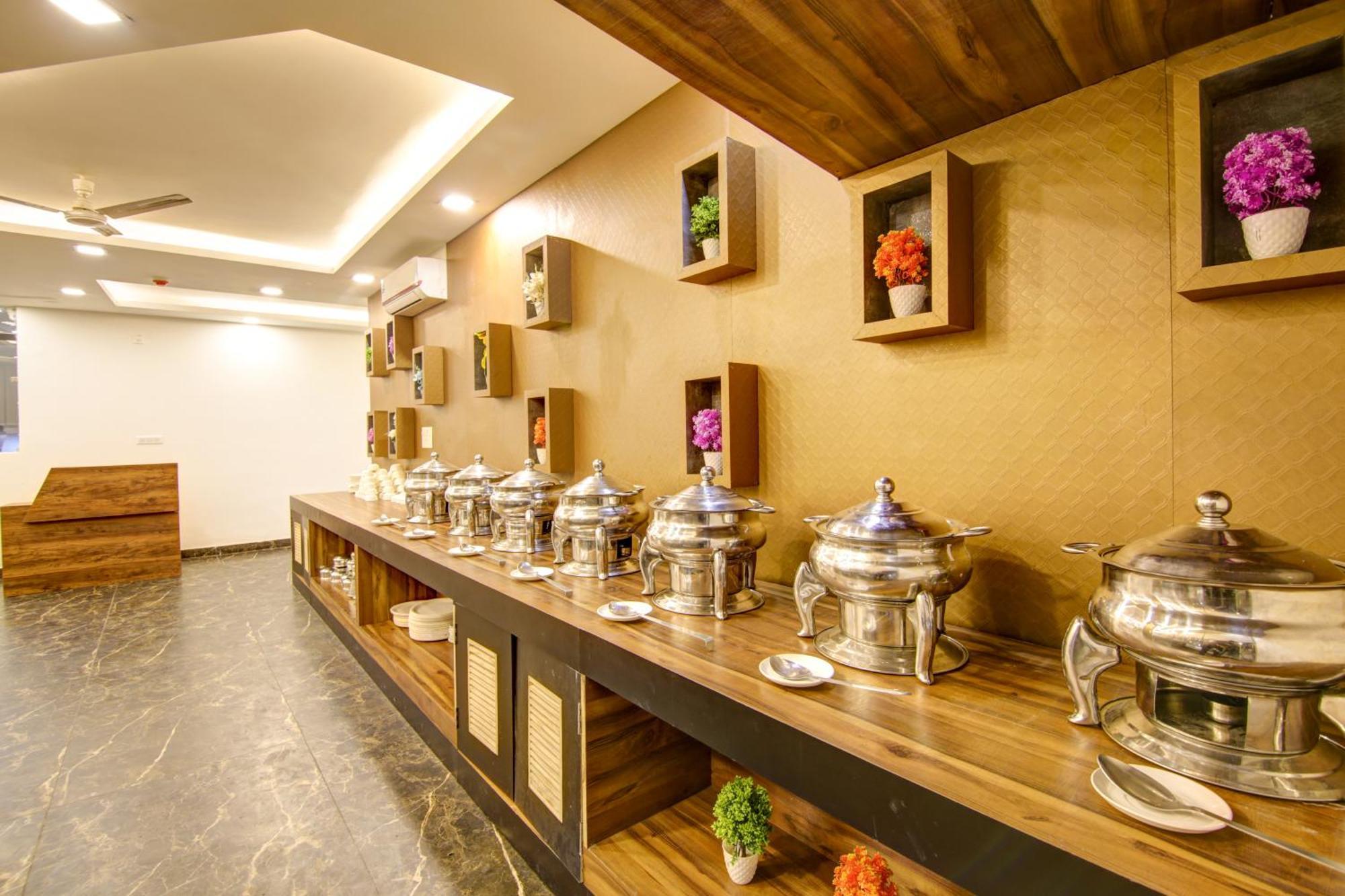 Hotel The Prithvi Near Delhi Airport 3*