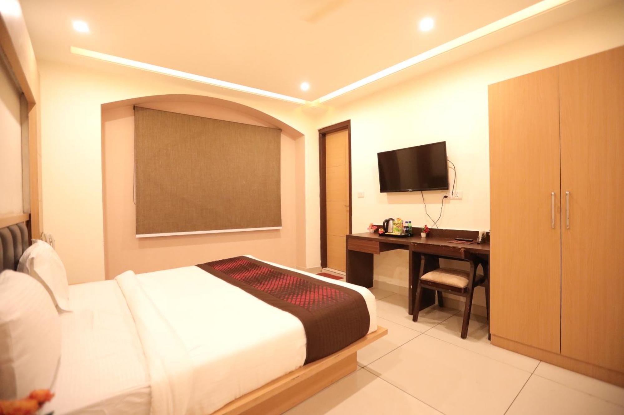 Hotel Citadel - Near Igi Airport