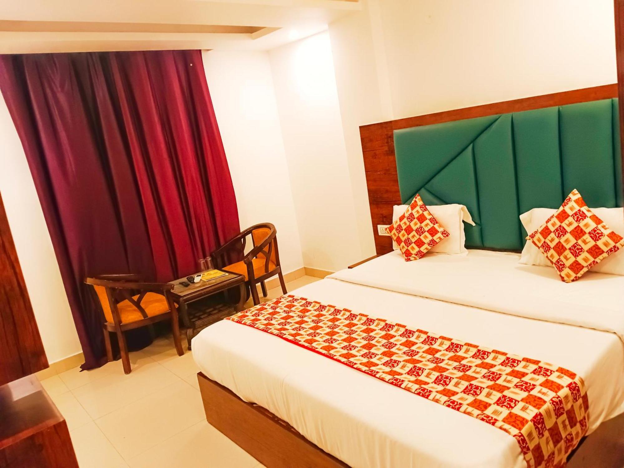 Tela Near Igi Airport Delhi 4*