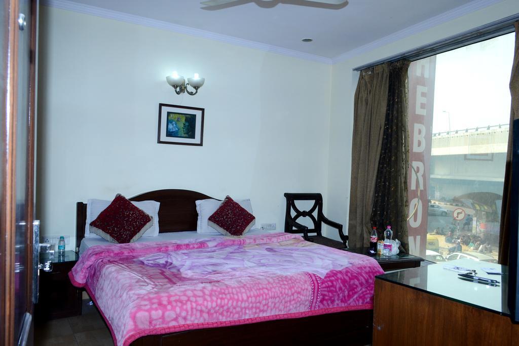 Hebron 2* New Delhi
