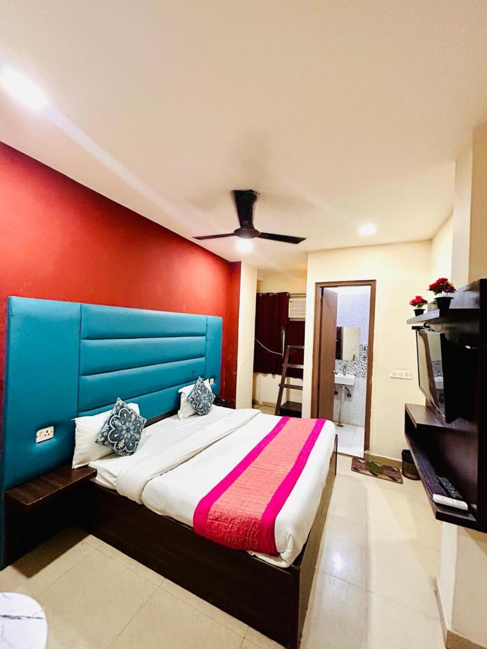Aero Indus Near Airport Hotel New Delhi