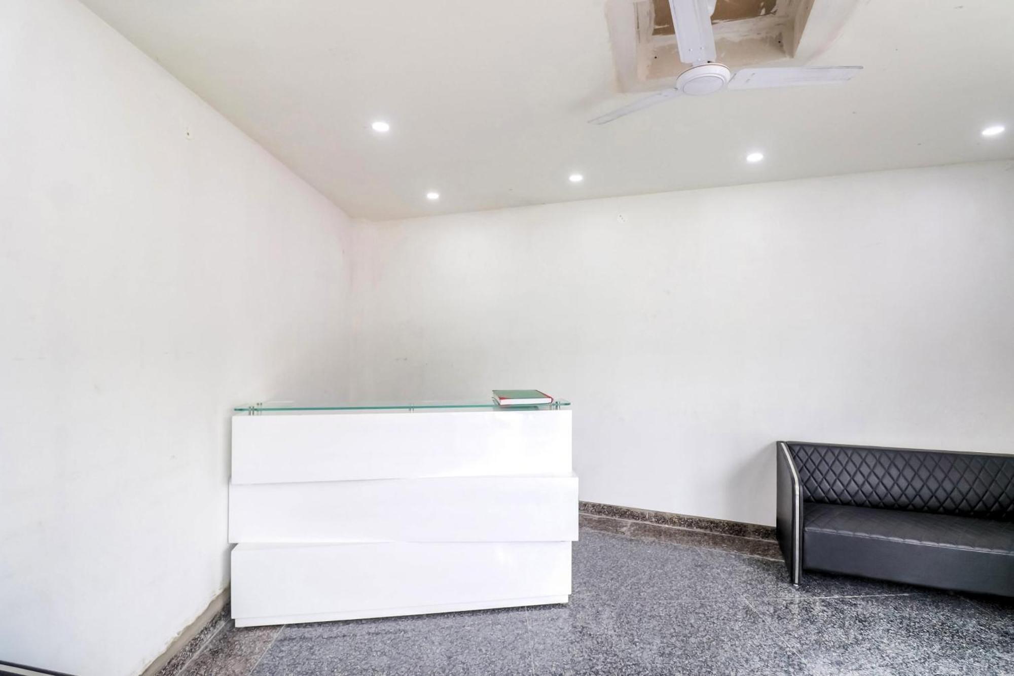 Collection O Mahavir Enclave Near Dashrath Puri Metro Station