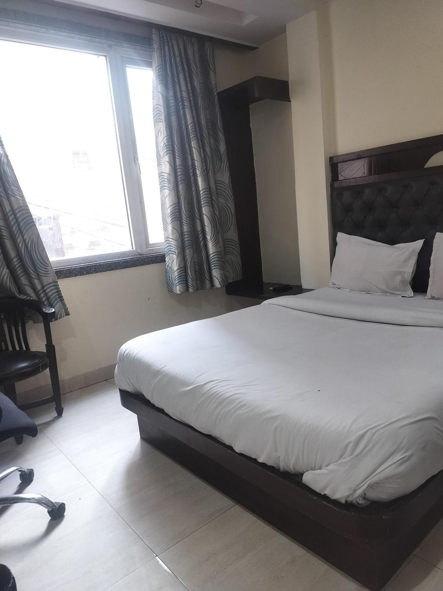 India Continental Guest house *