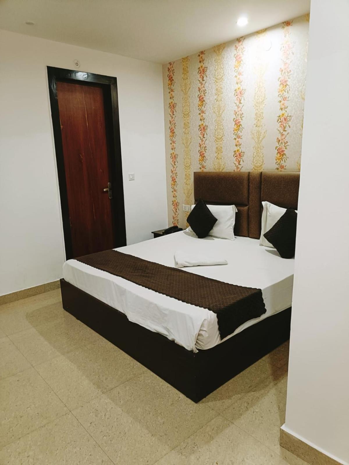 Hotel Grand Ivy 3*