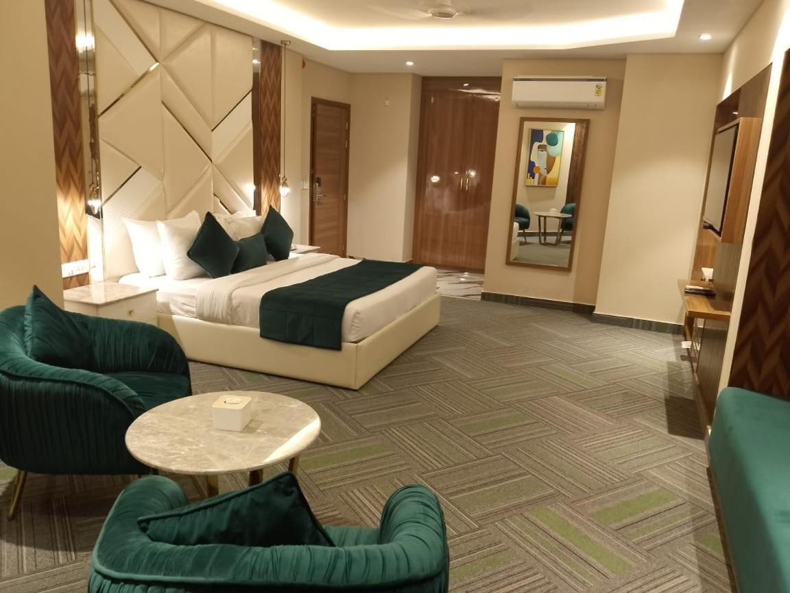 Airport Ramhan Palace Mahipalpur Hotel