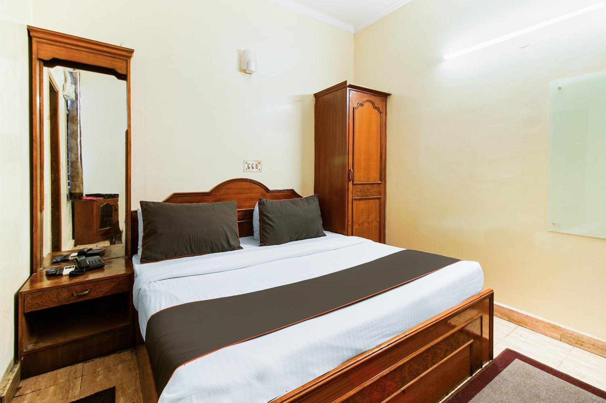 Oyo Maya Palace Hotel New Delhi