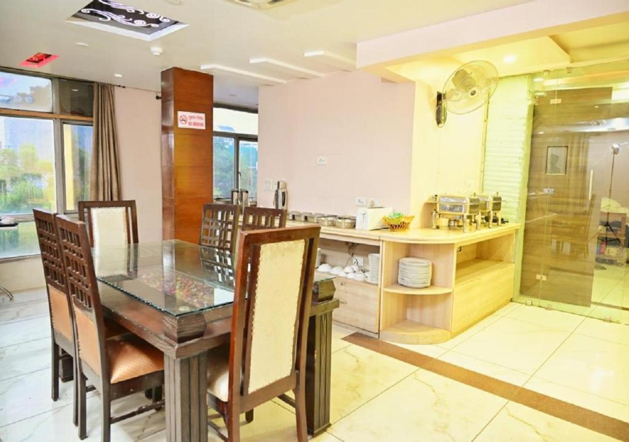 Hotel Glory 3*