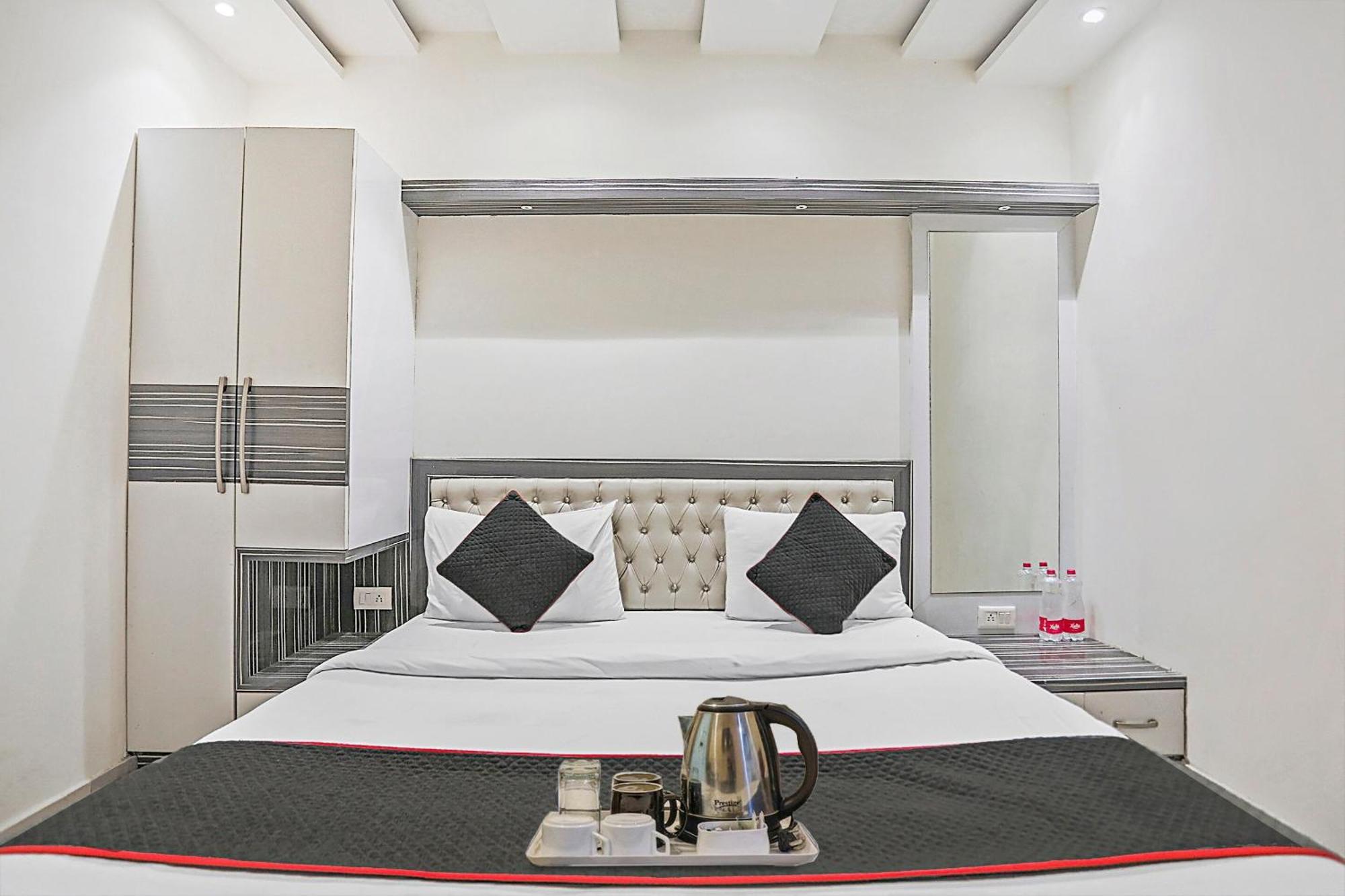 Hotel O S. Gambhir