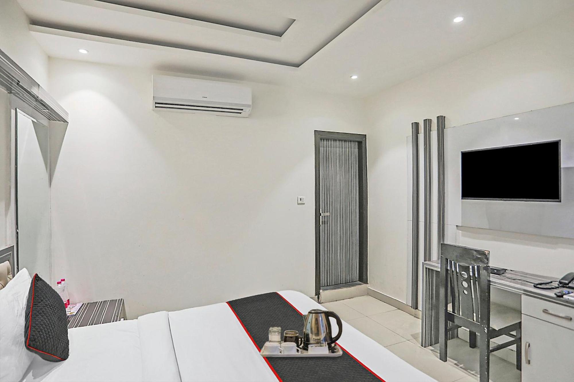 O S. Gambhir Hotel