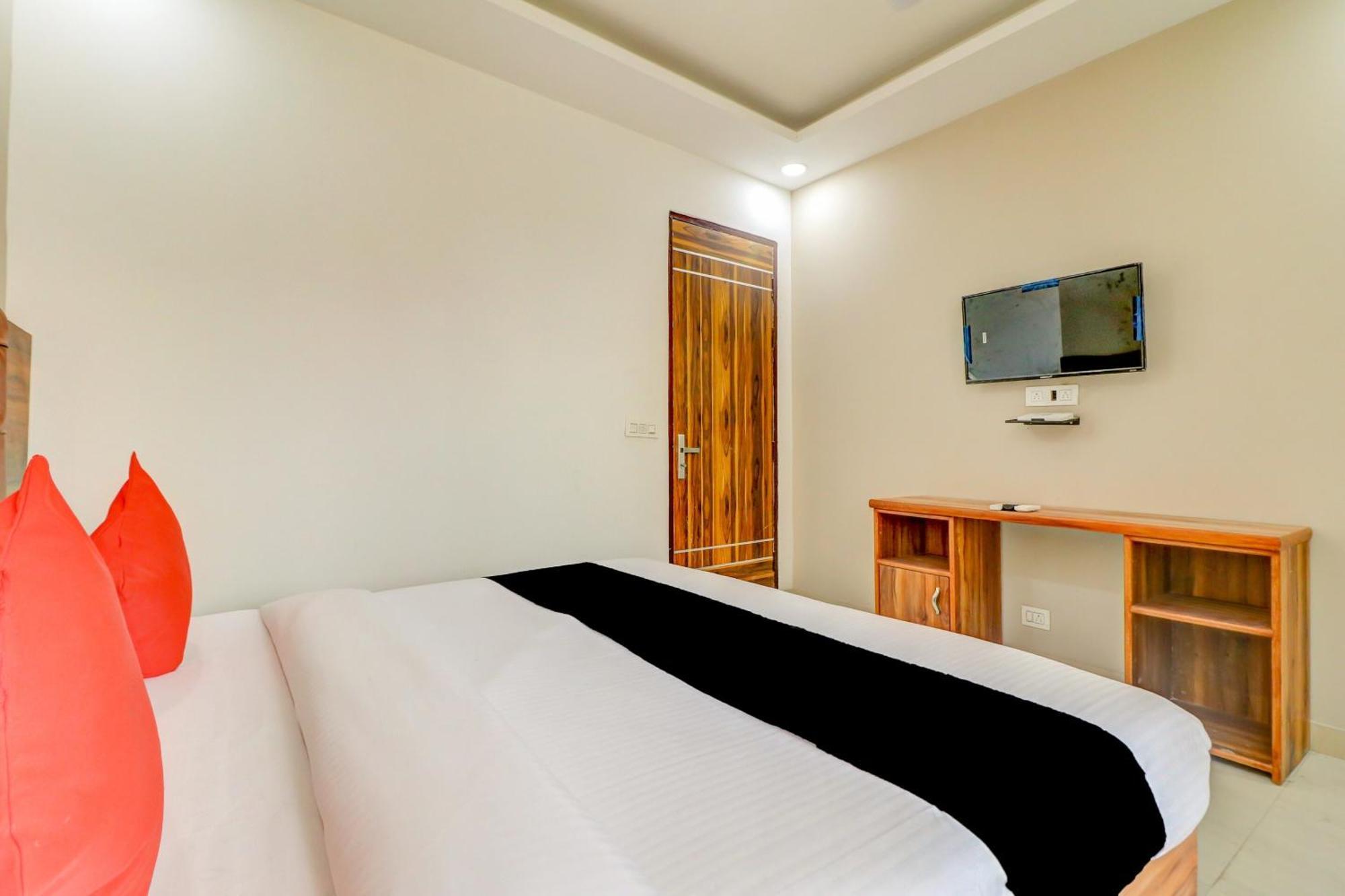 Oyo Flagship 80318 Sai Plaza Near Indira Gandhi International Airport 3* Nova Deli