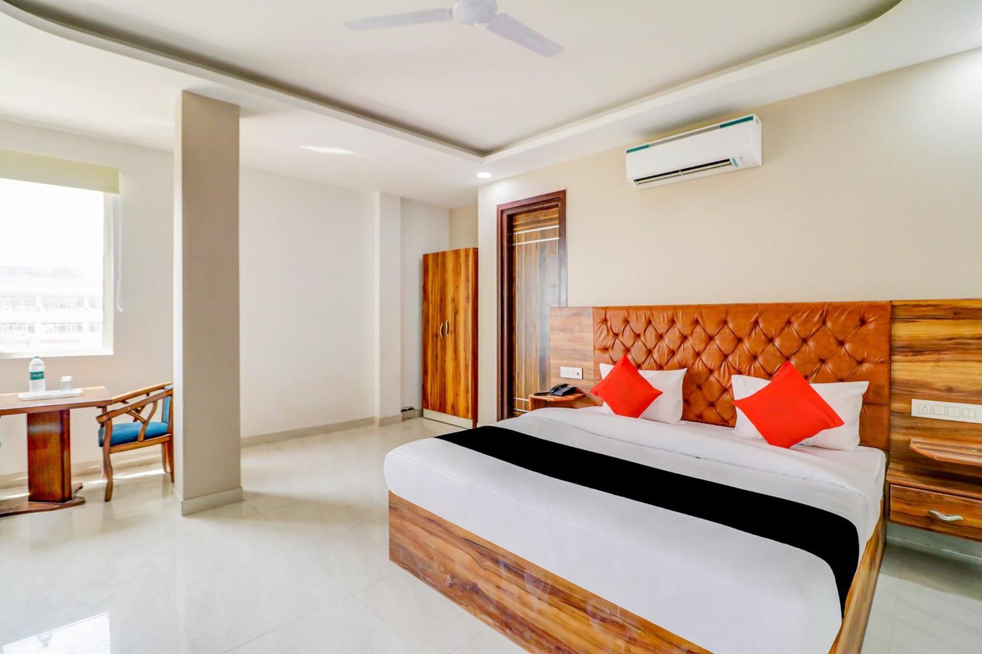 Hotel Oyo Flagship 80318 Sai Plaza Near Indira Gandhi International Airport Nova Deli