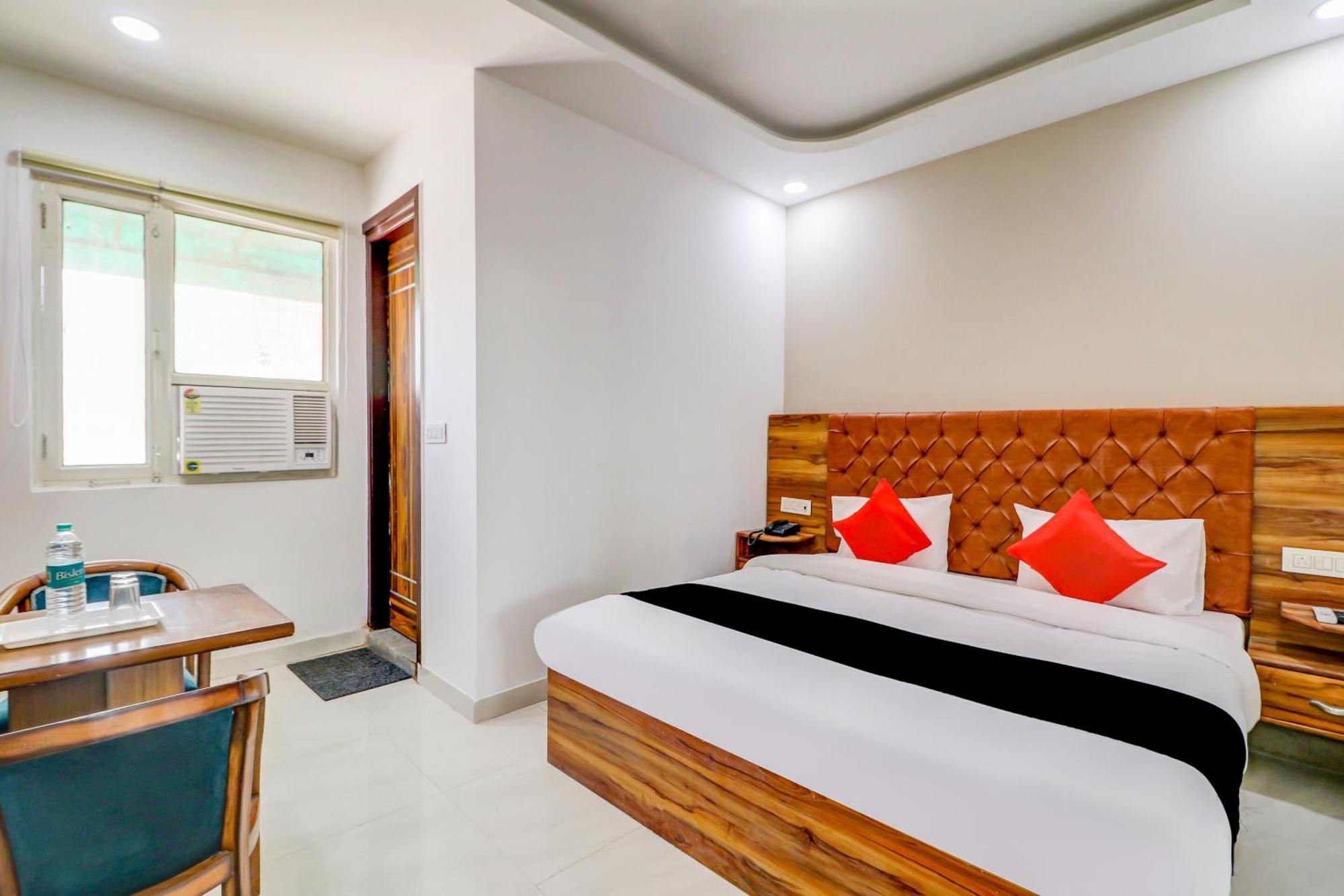 Oyo Flagship 80318 Sai Plaza Near Indira Gandhi International Airport 3* Nova Deli