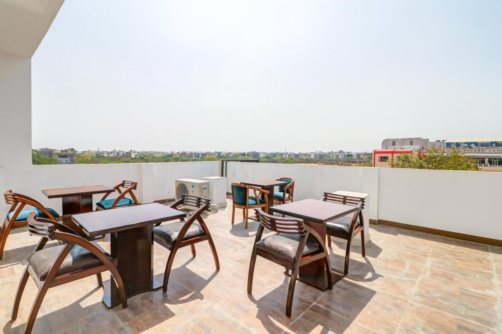 Oyo Flagship 80318 Sai Plaza Near Indira Gandhi International Airport Hotel