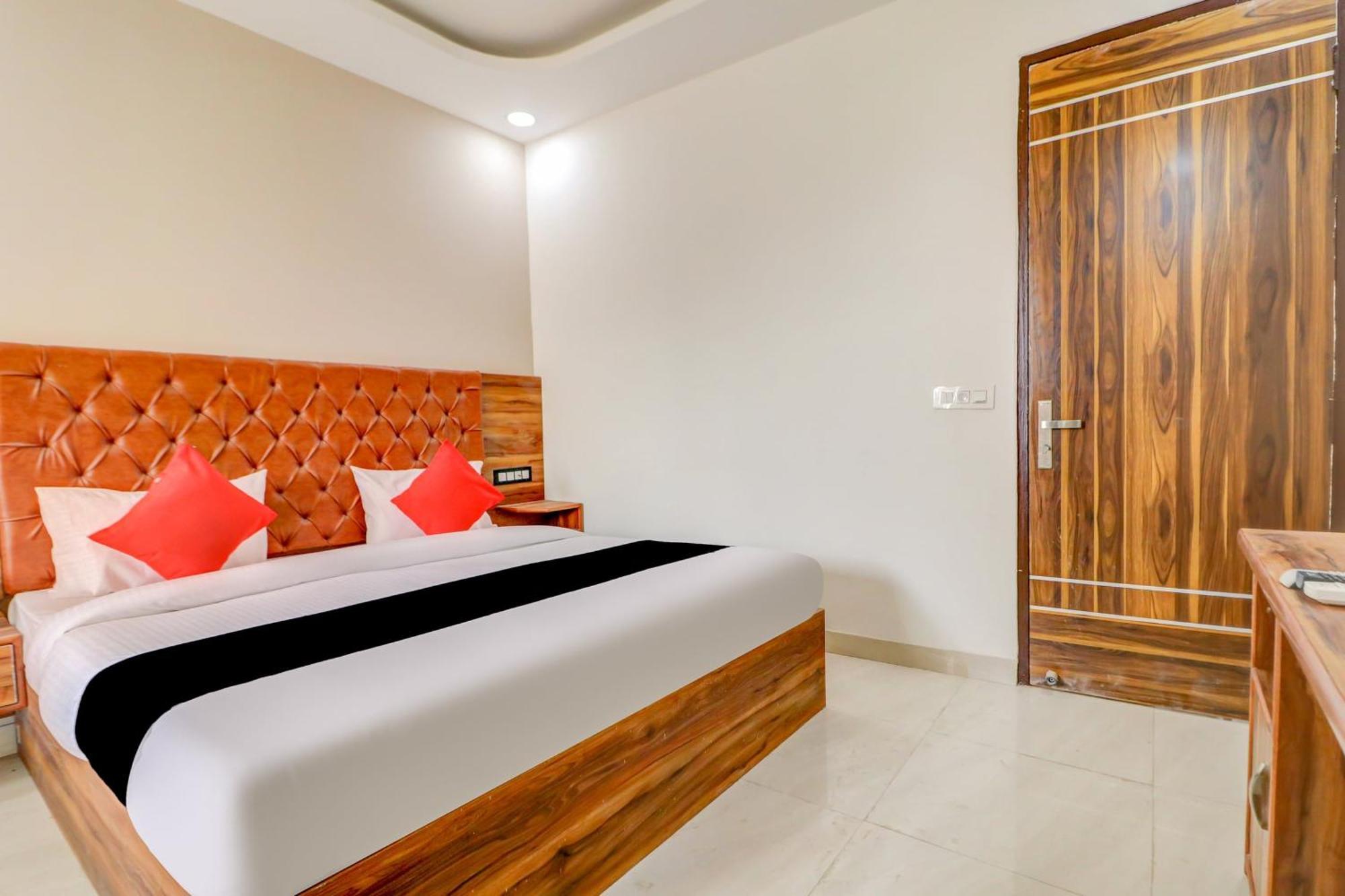 Oyo Flagship 80318 Sai Plaza Near Indira Gandhi International Airport Hotel Nova Deli
