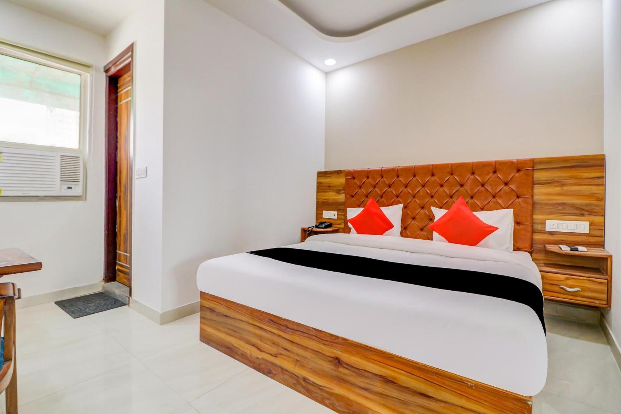 Oyo Flagship 80318 Sai Plaza Near Indira Gandhi International Airport Hotel Nova Deli