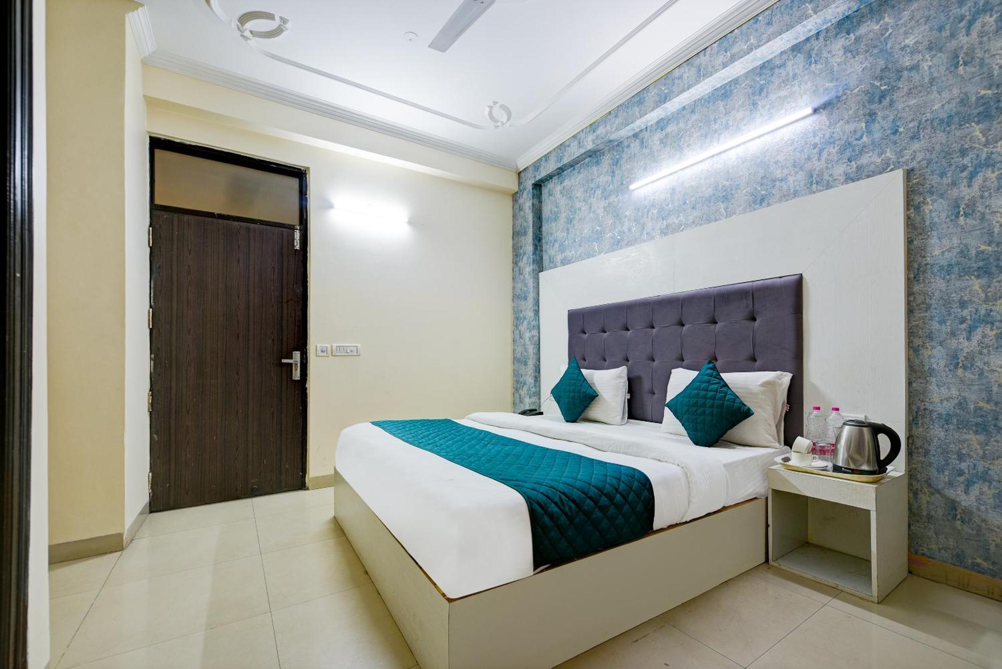 Mayank Plaza-near Igi Airport Terminal-3 Nova Deli