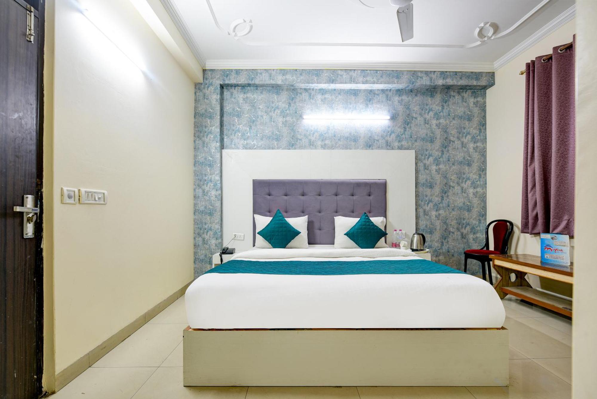 Mayank Plaza-near Igi Airport Terminal-3 Hotel