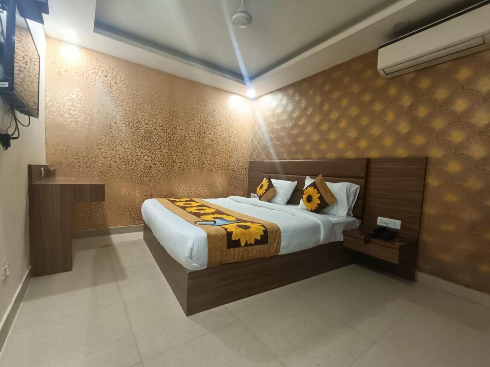 Hotel Grand By D'capitol Near Delhi Airport