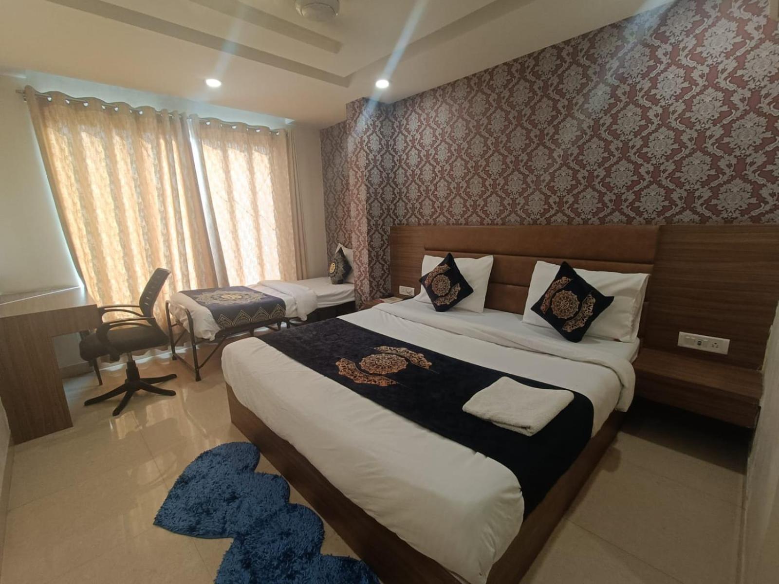 Grand By D'capitol Near Delhi Airport