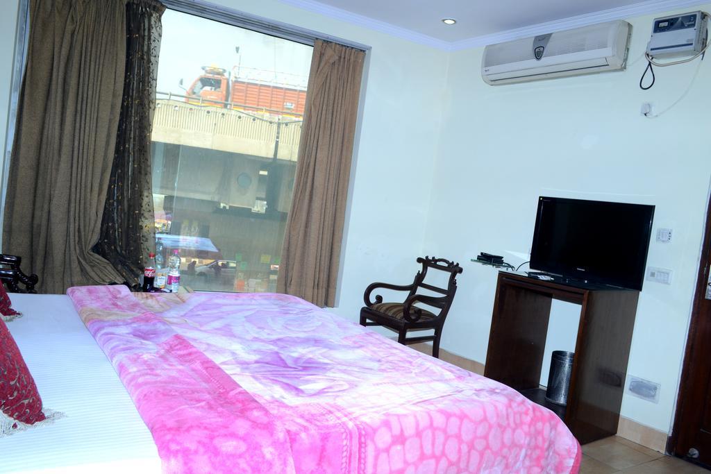 Hebron New Delhi