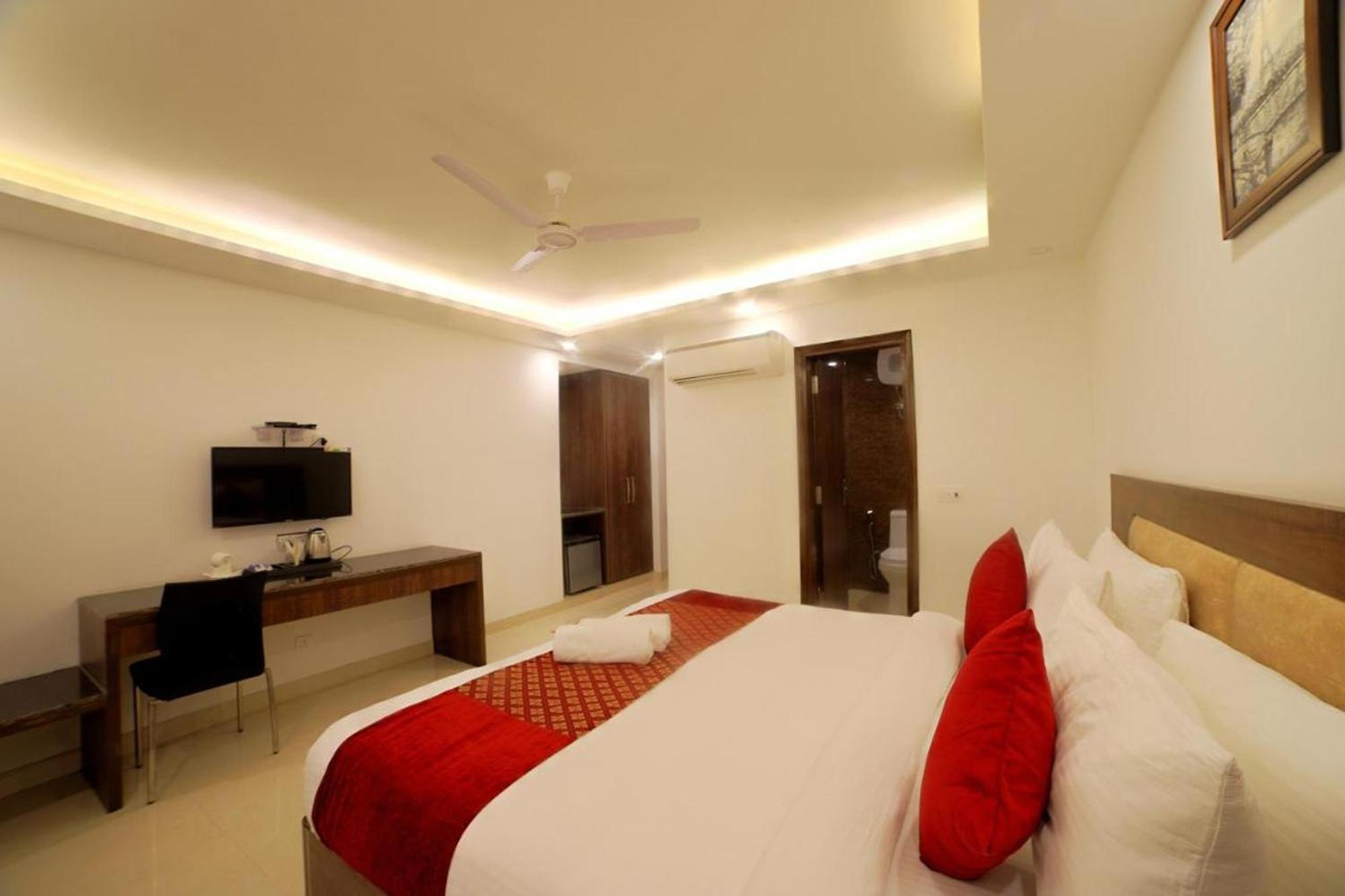 Peridot Near Igi Delhi Airport Hotel New Delhi